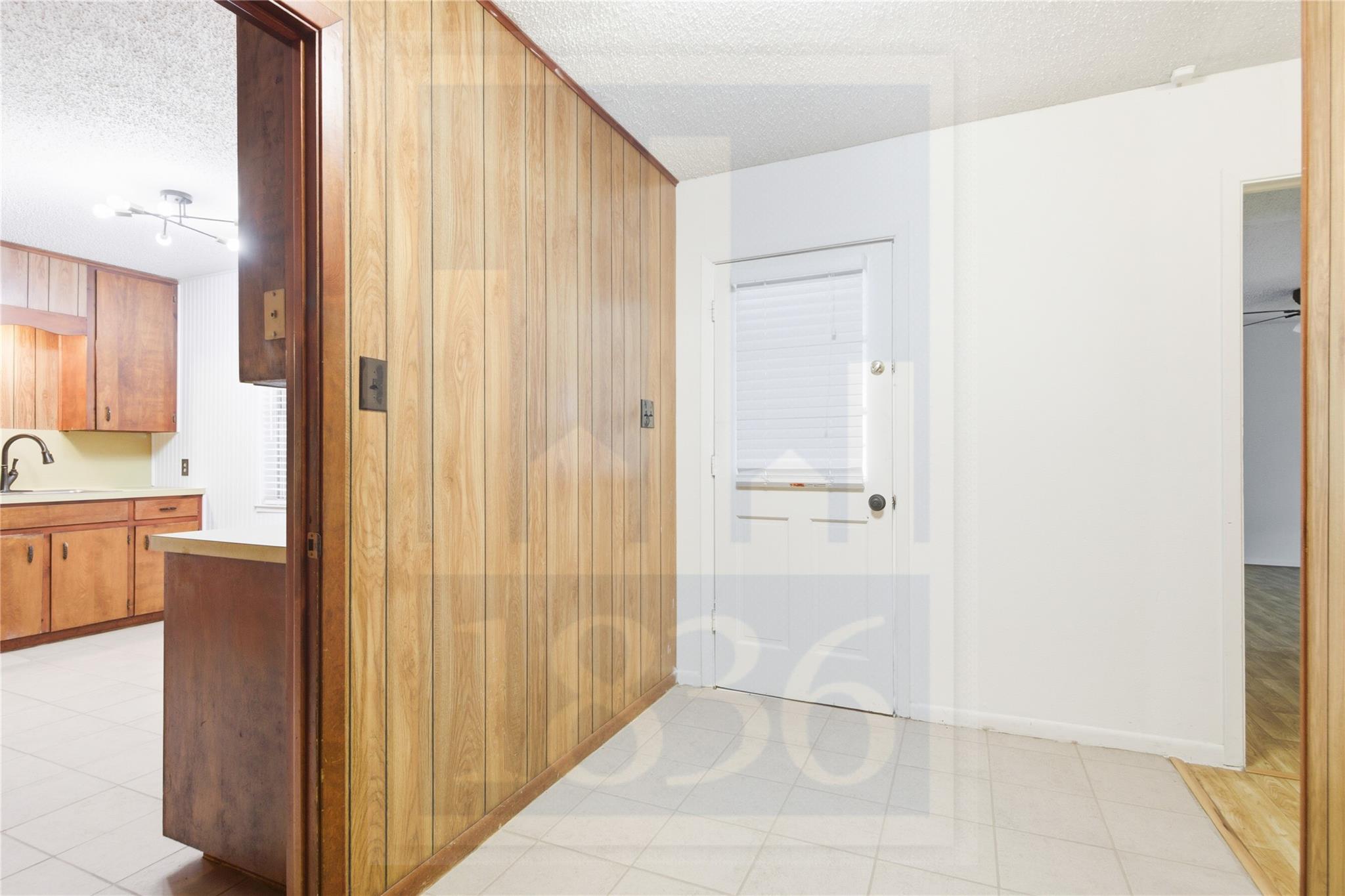 609 Carlos G Parker Blvd NW, Taylor, TX 76574