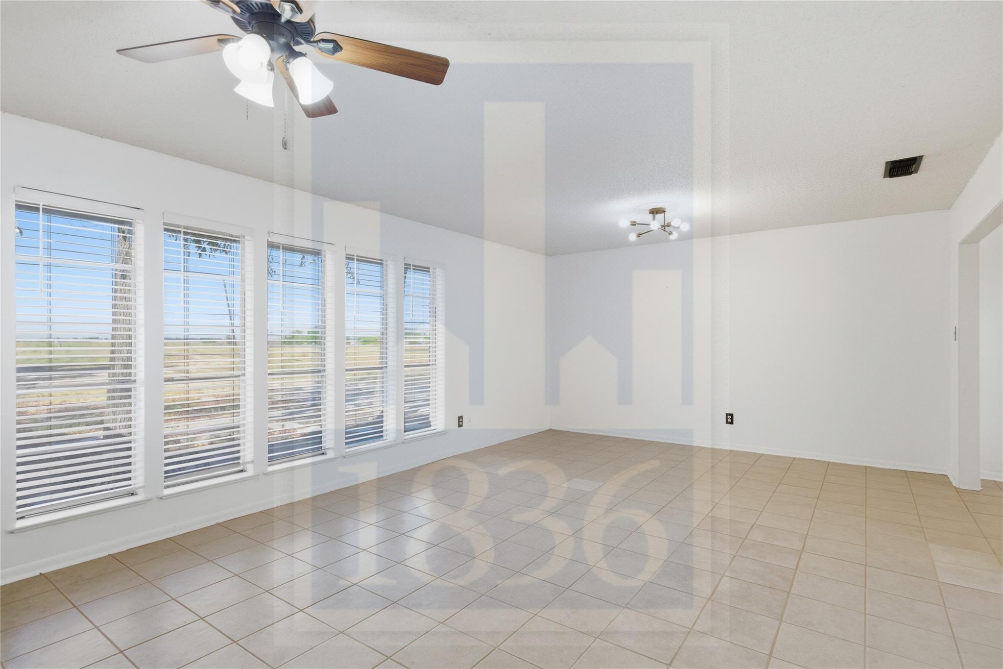 609 Carlos G Parker Blvd NW, Taylor, TX 76574