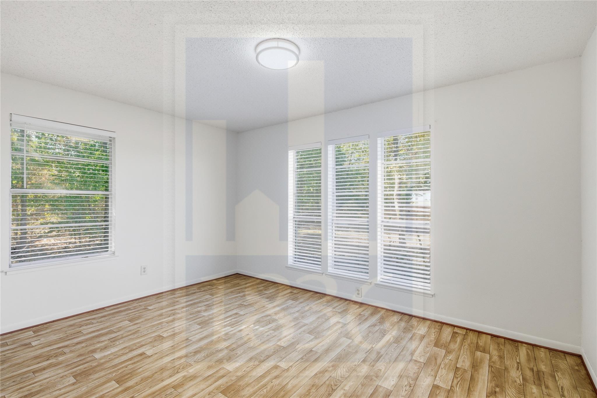 609 Carlos G Parker Blvd NW, Taylor, TX 76574