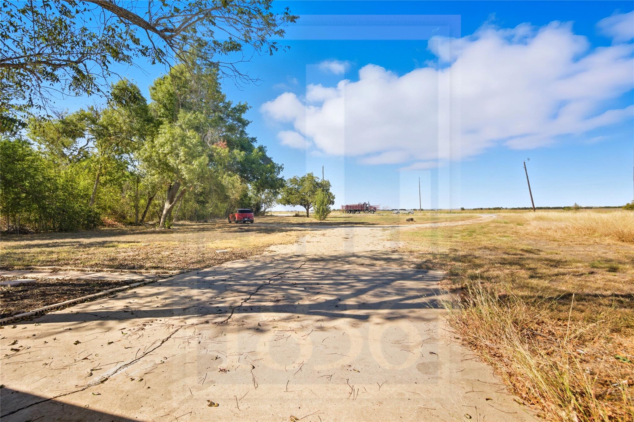 609 Carlos G Parker Blvd NW, Taylor, TX 76574