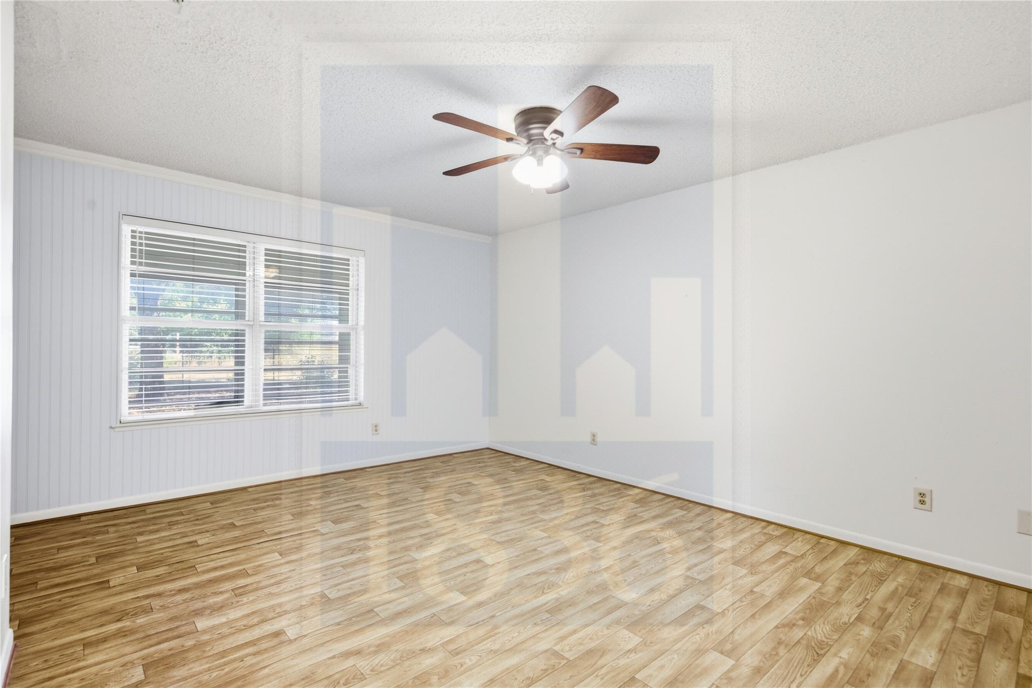 609 Carlos G Parker Blvd NW, Taylor, TX 76574