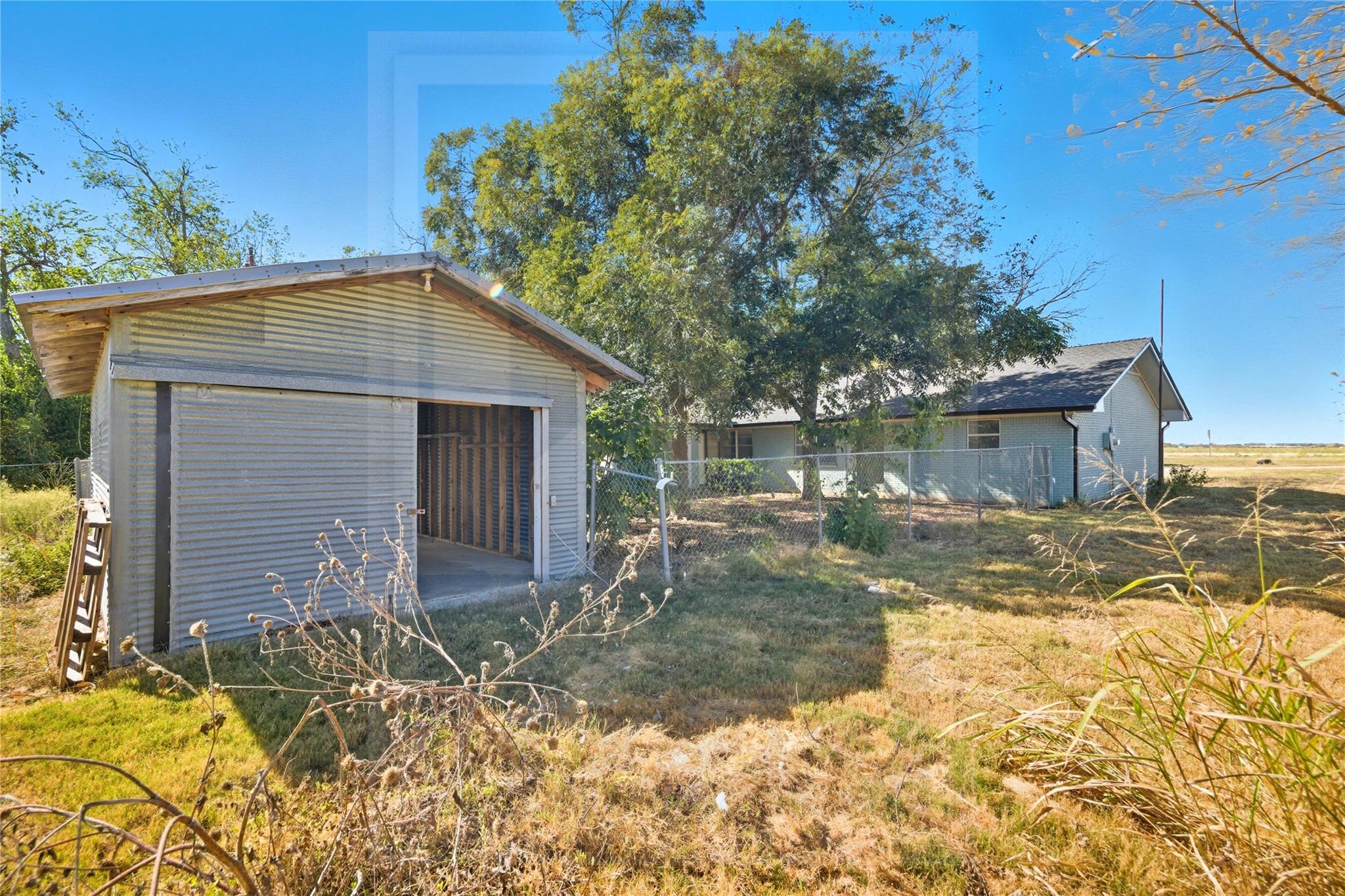 609 Carlos G Parker Blvd NW, Taylor, TX 76574