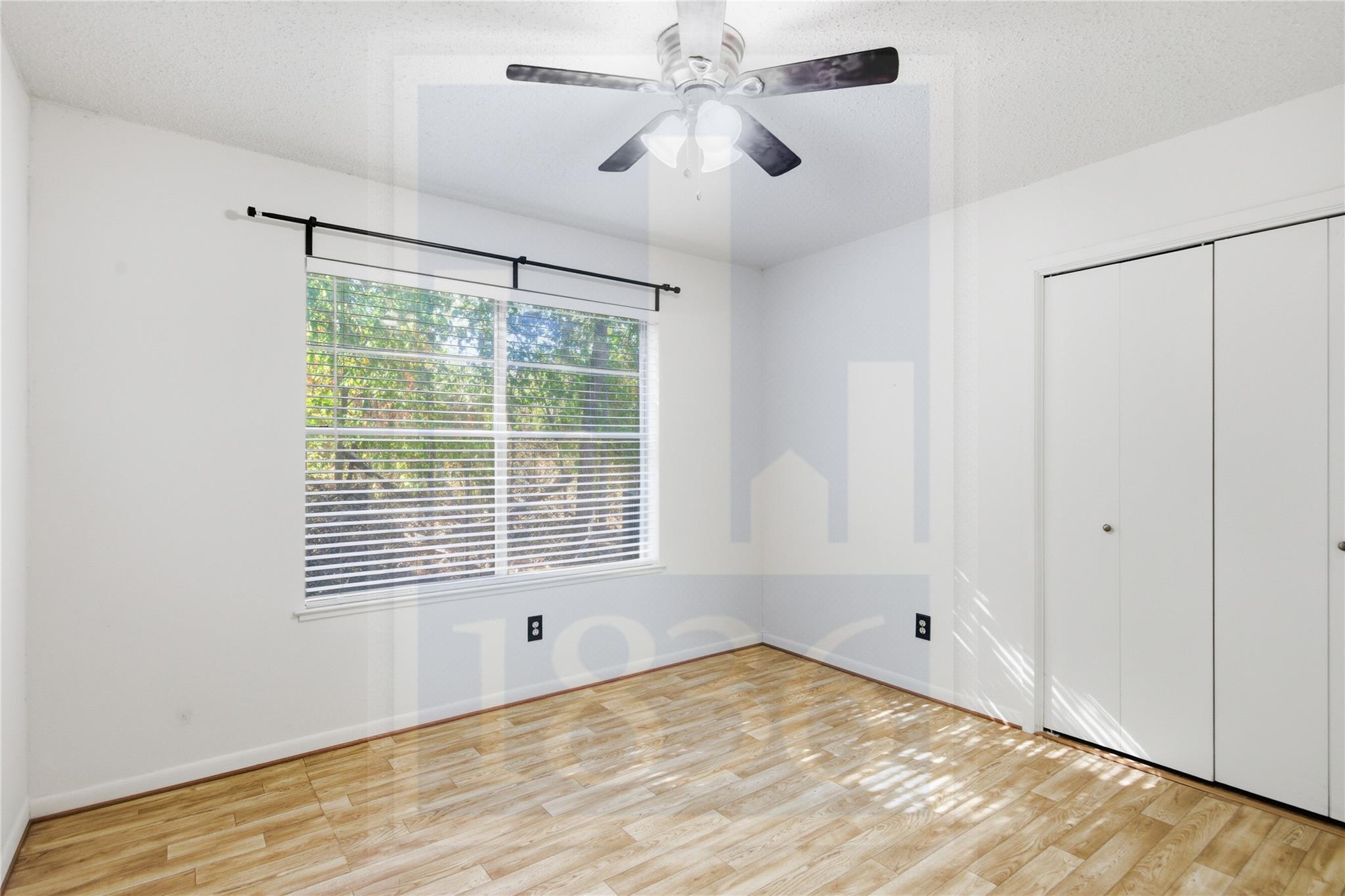 609 Carlos G Parker Blvd NW, Taylor, TX 76574