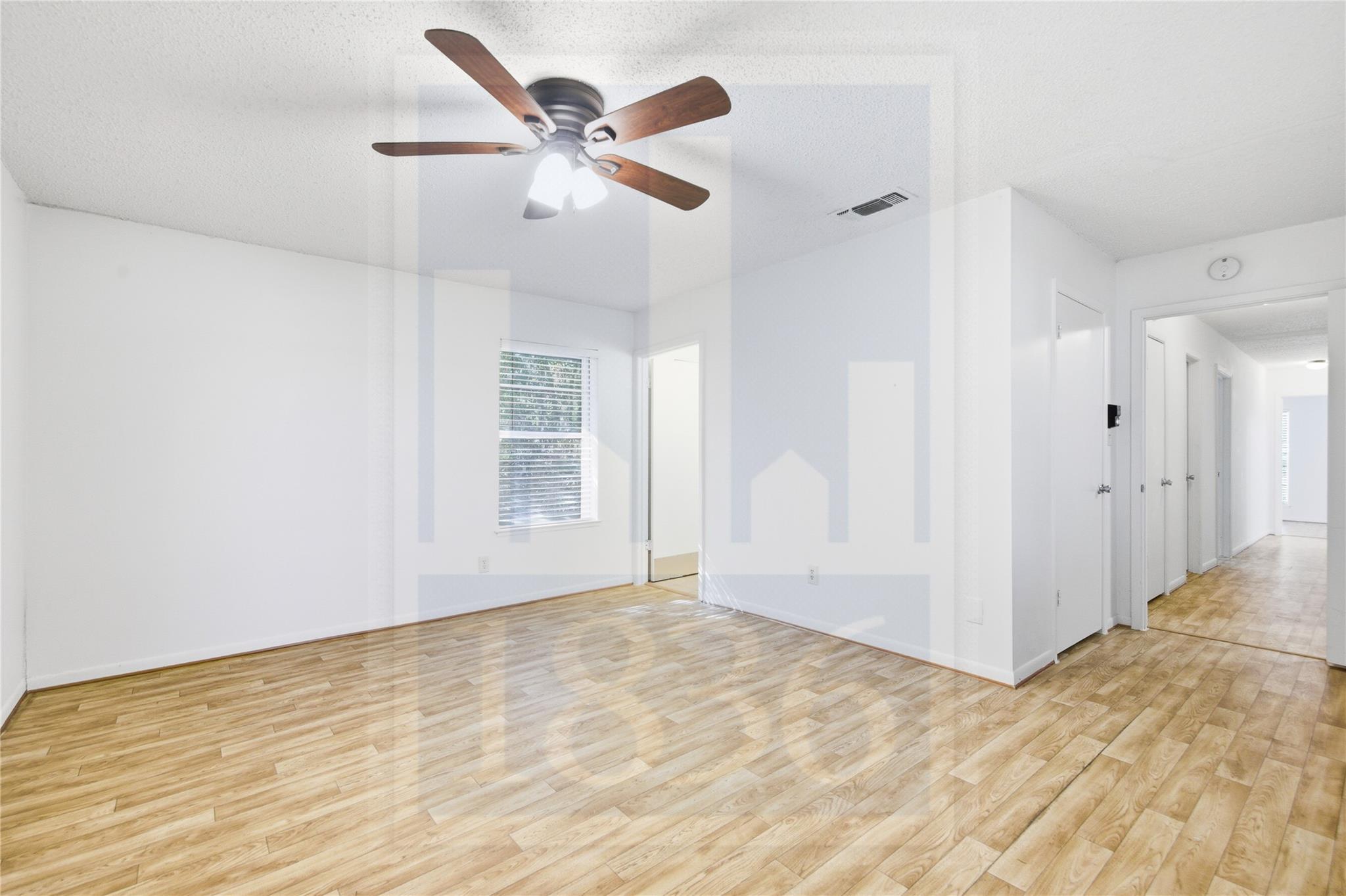 609 Carlos G Parker Blvd NW, Taylor, TX 76574