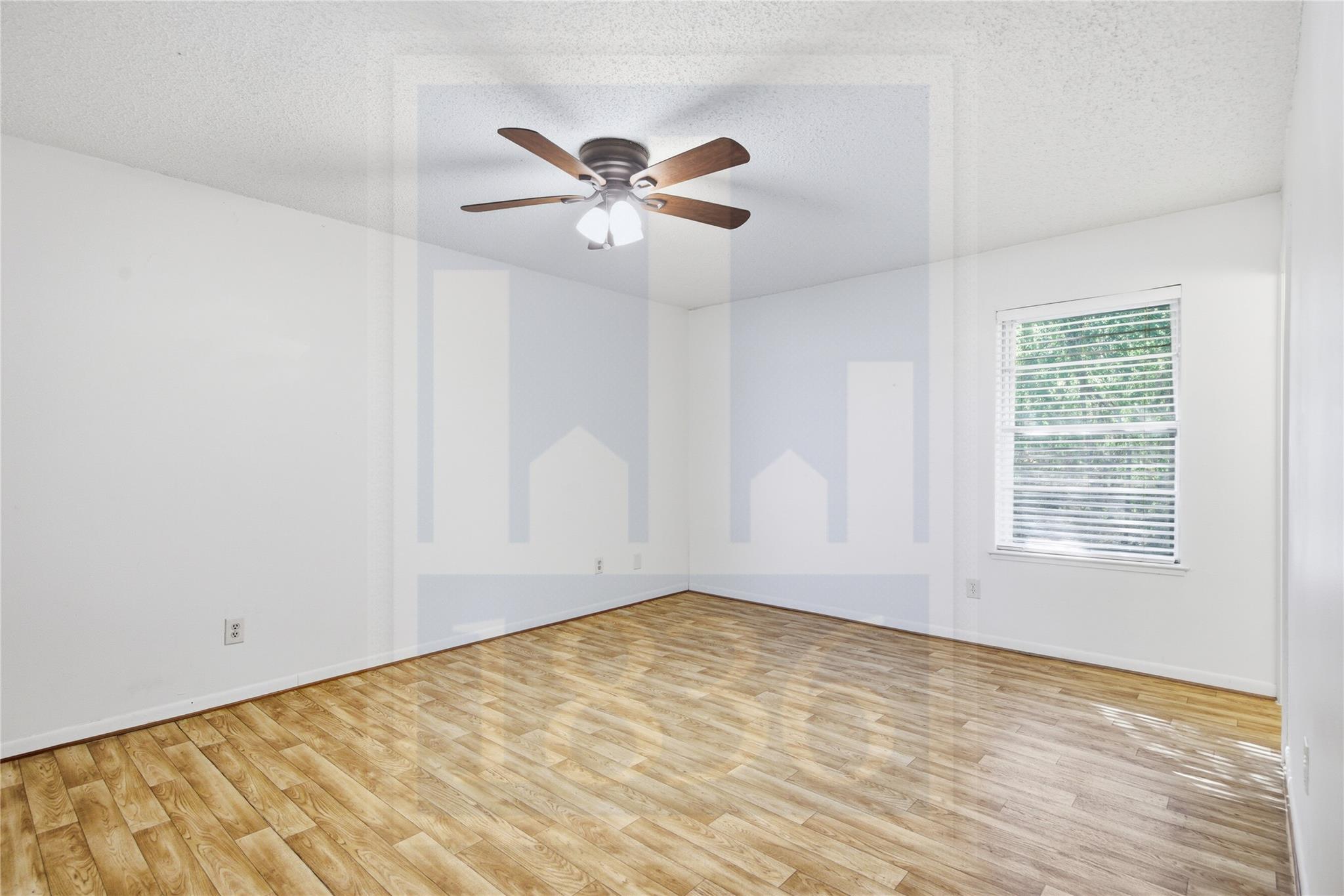 609 Carlos G Parker Blvd NW, Taylor, TX 76574