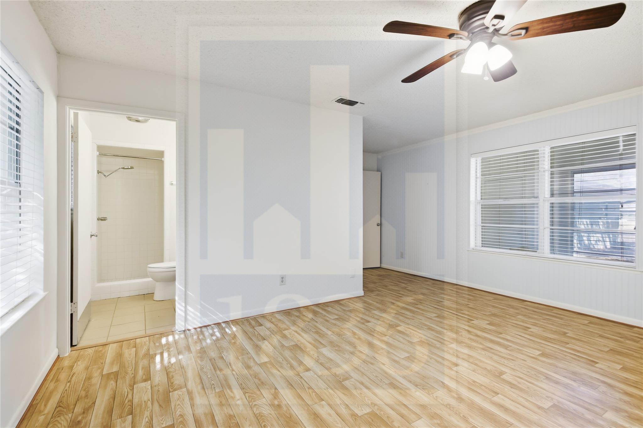 609 Carlos G Parker Blvd NW, Taylor, TX 76574