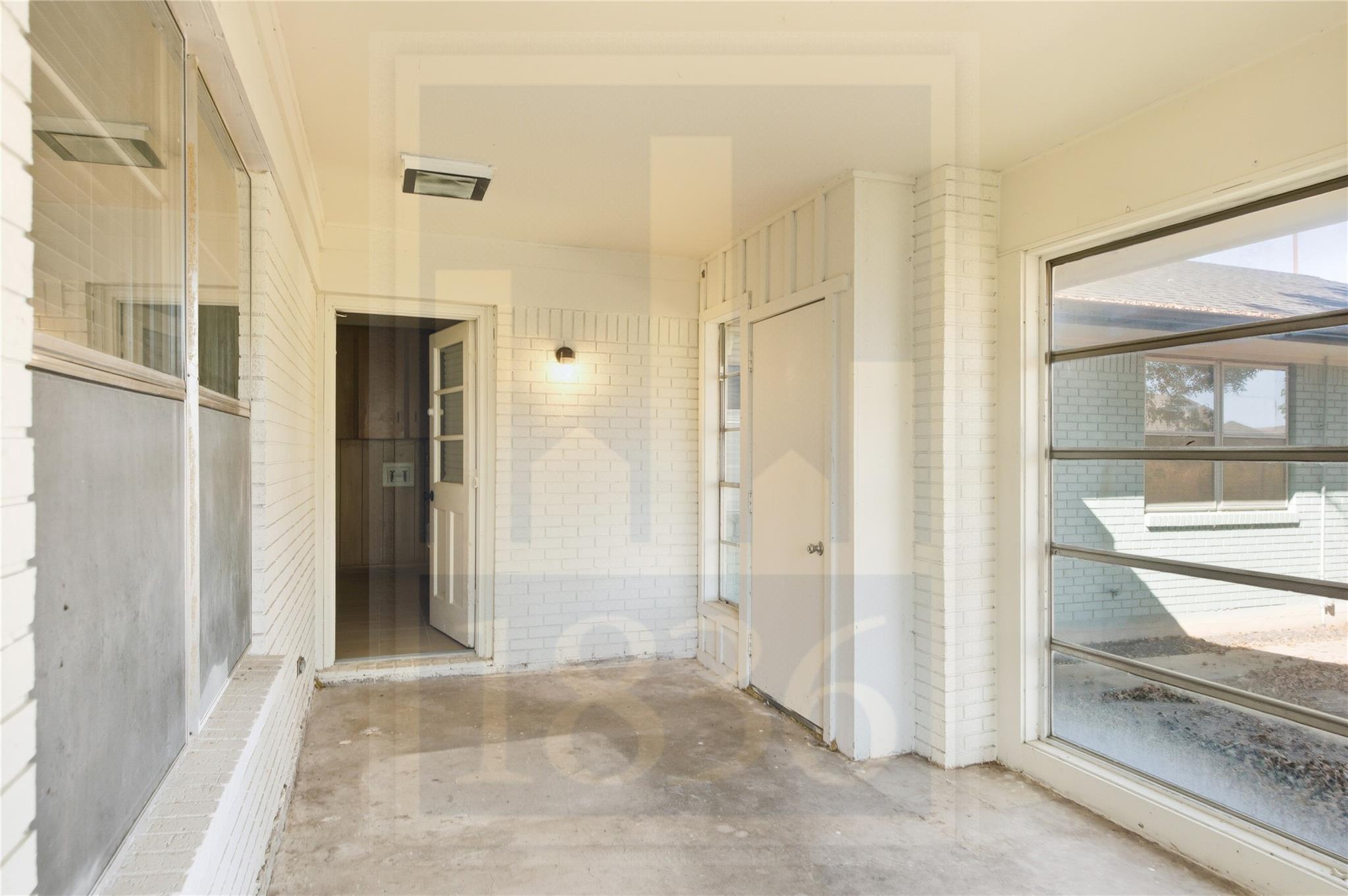 609 Carlos G Parker Blvd NW, Taylor, TX 76574