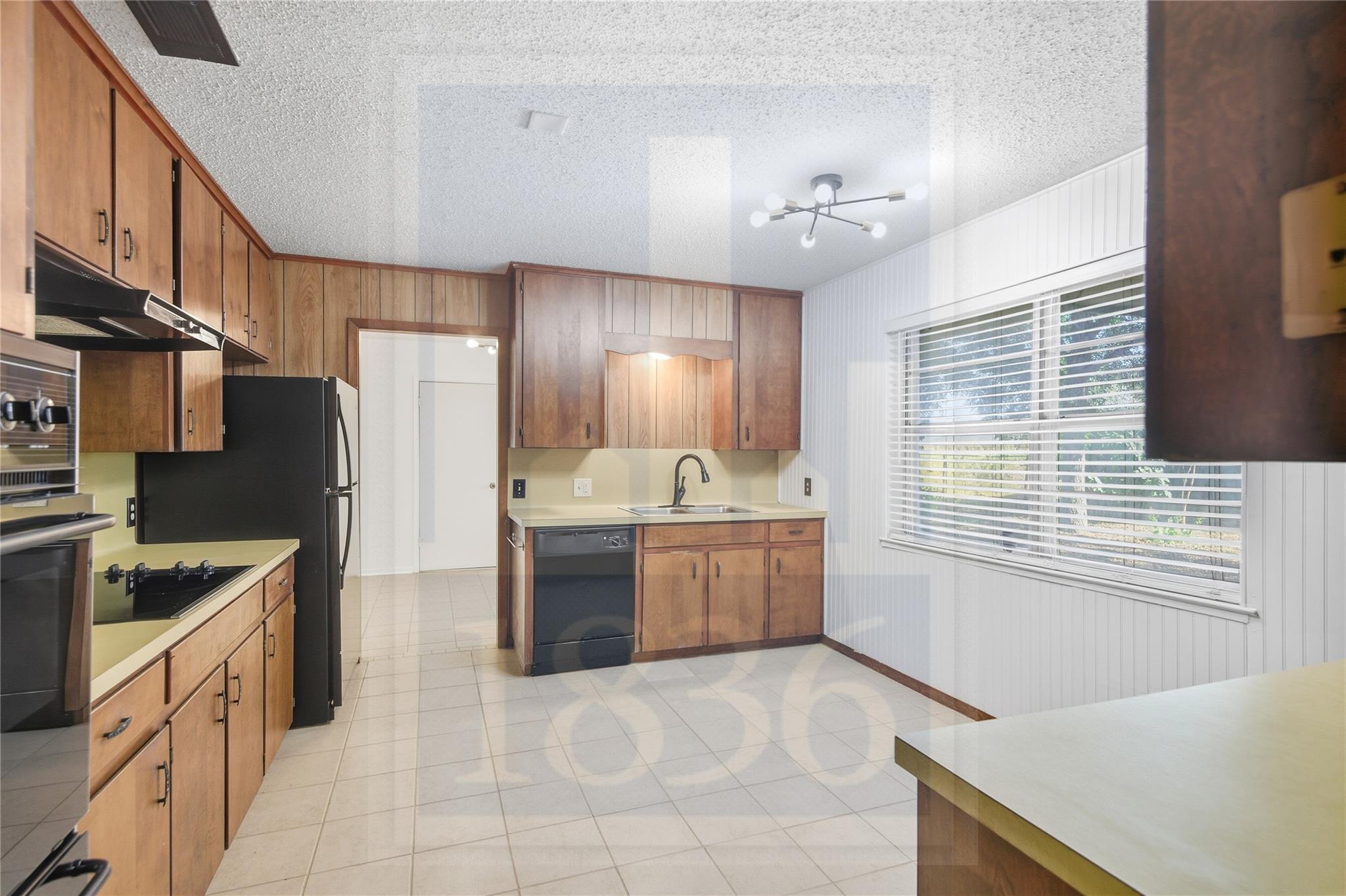 609 Carlos G Parker Blvd NW, Taylor, TX 76574