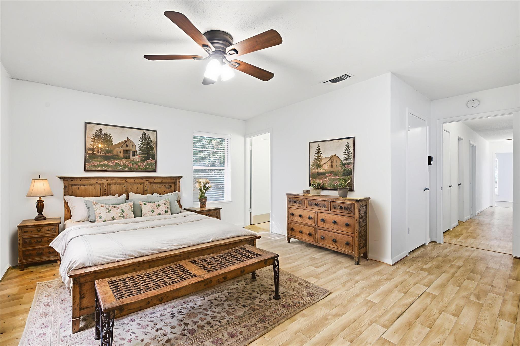 609 Carlos G Parker Blvd NW, Taylor, TX 76574