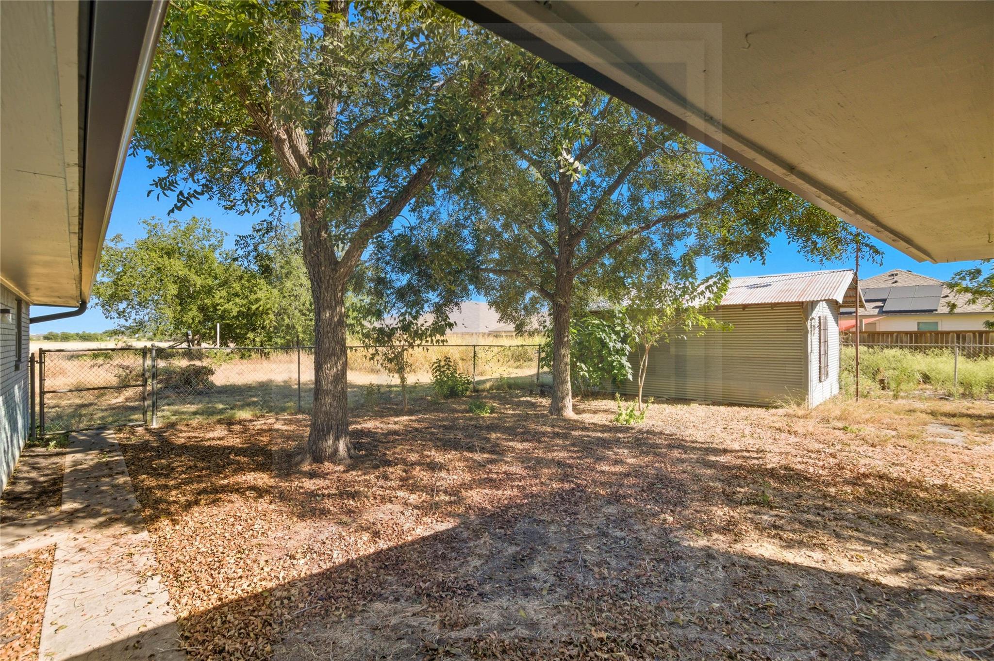 609 Carlos G Parker Blvd NW, Taylor, TX 76574