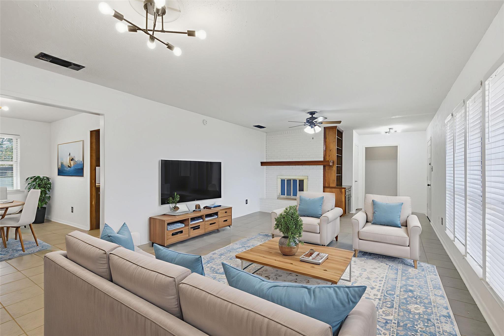 609 Carlos G Parker Blvd NW, Taylor, TX 76574