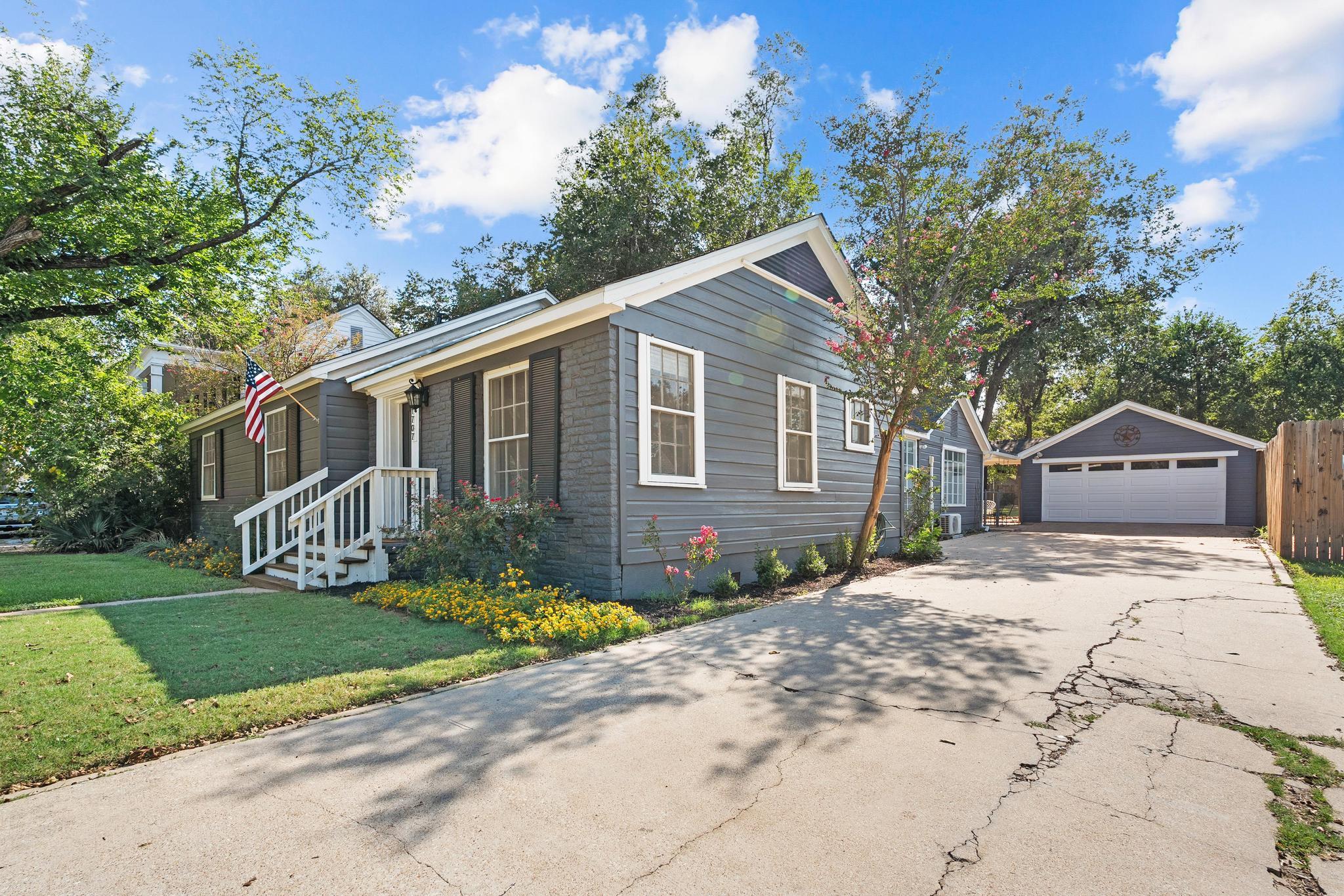 1707 LEXINGTON St, Taylor, TX 76574