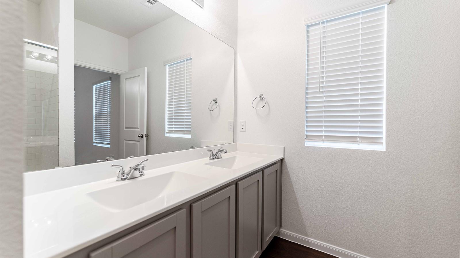 225 Clearlake Dr, Hutto, TX 78634