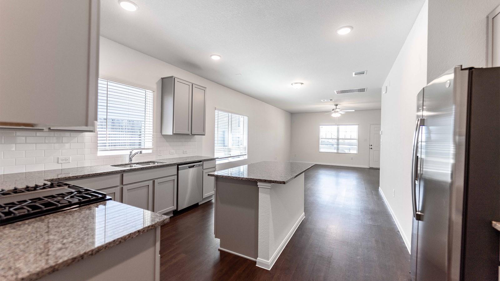 225 Clearlake Dr, Hutto, TX 78634