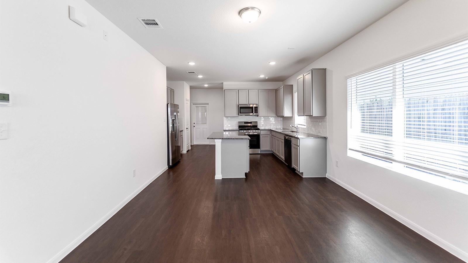 225 Clearlake Dr, Hutto, TX 78634