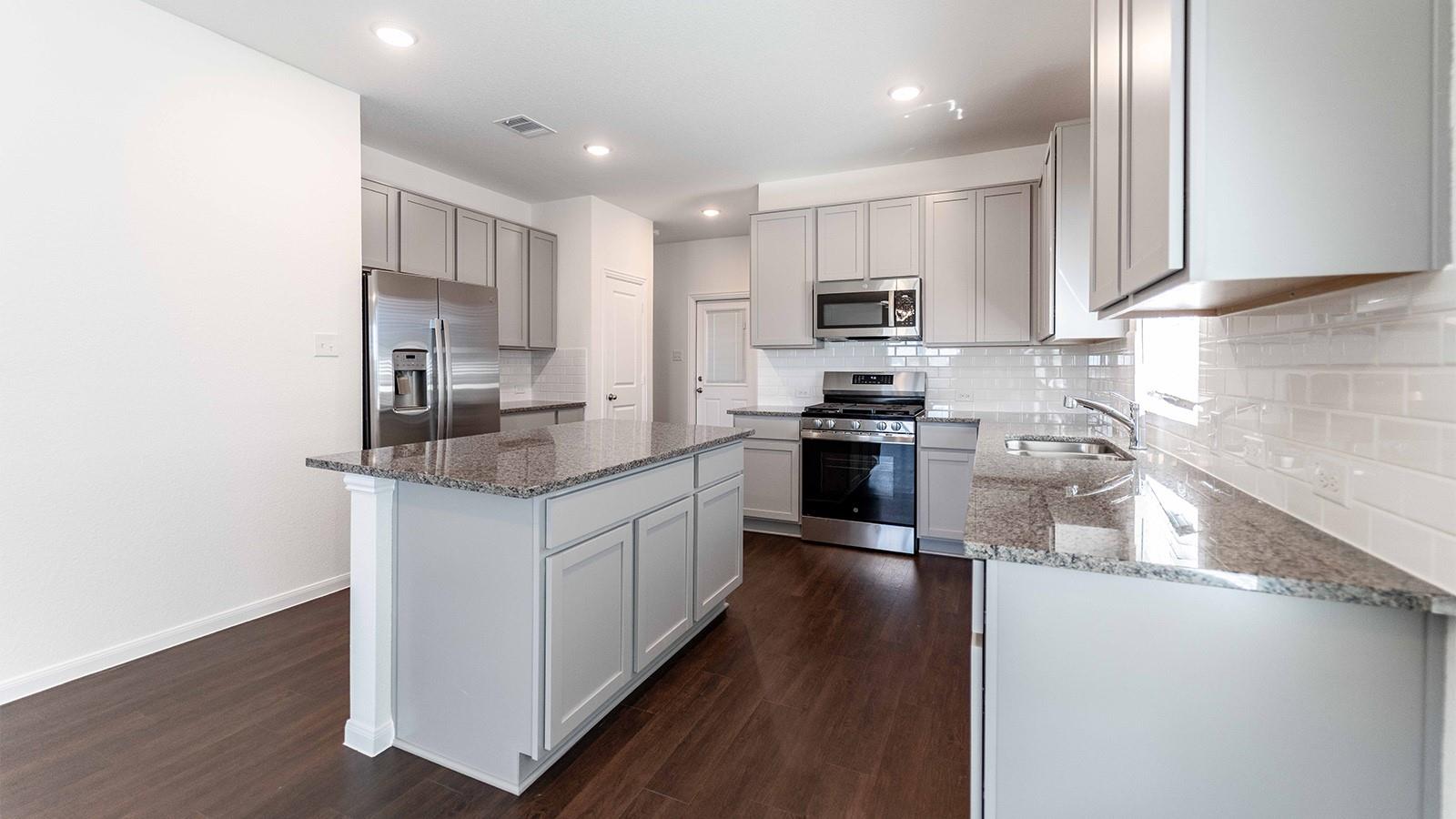 225 Clearlake Dr, Hutto, TX 78634