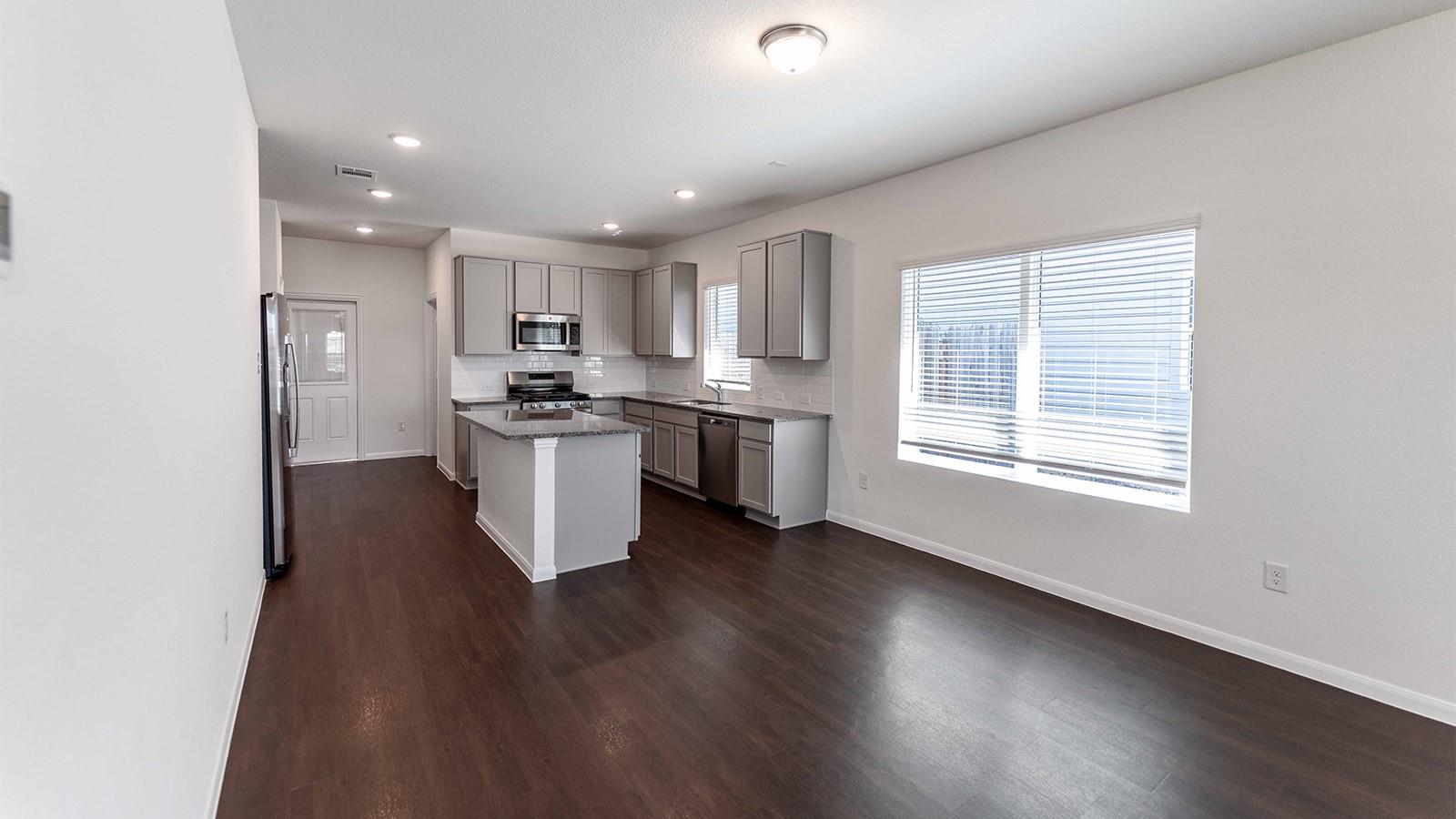 225 Clearlake Dr, Hutto, TX 78634