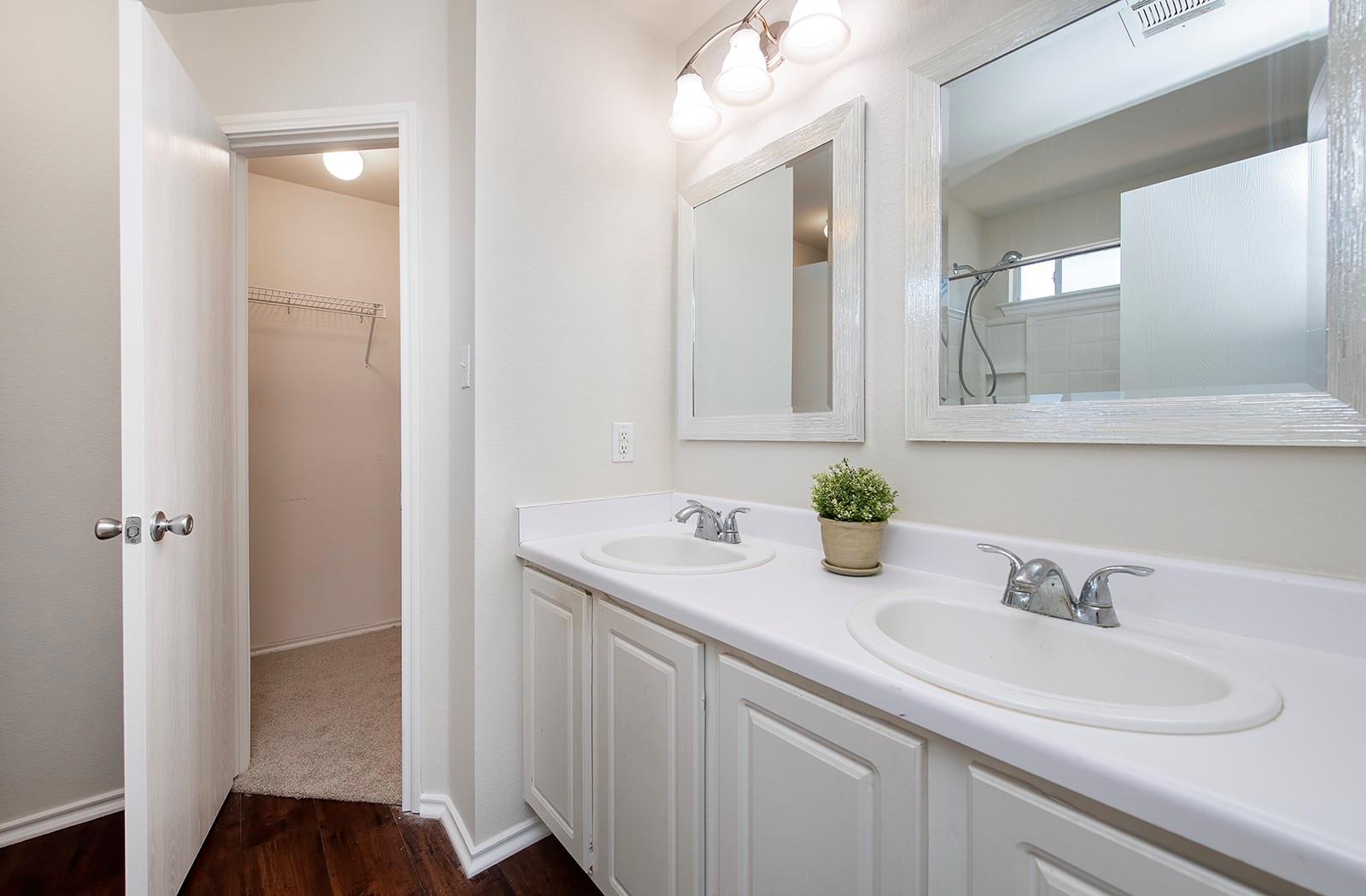 1004 Bluff Meadow Cv, Georgetown, TX 78626