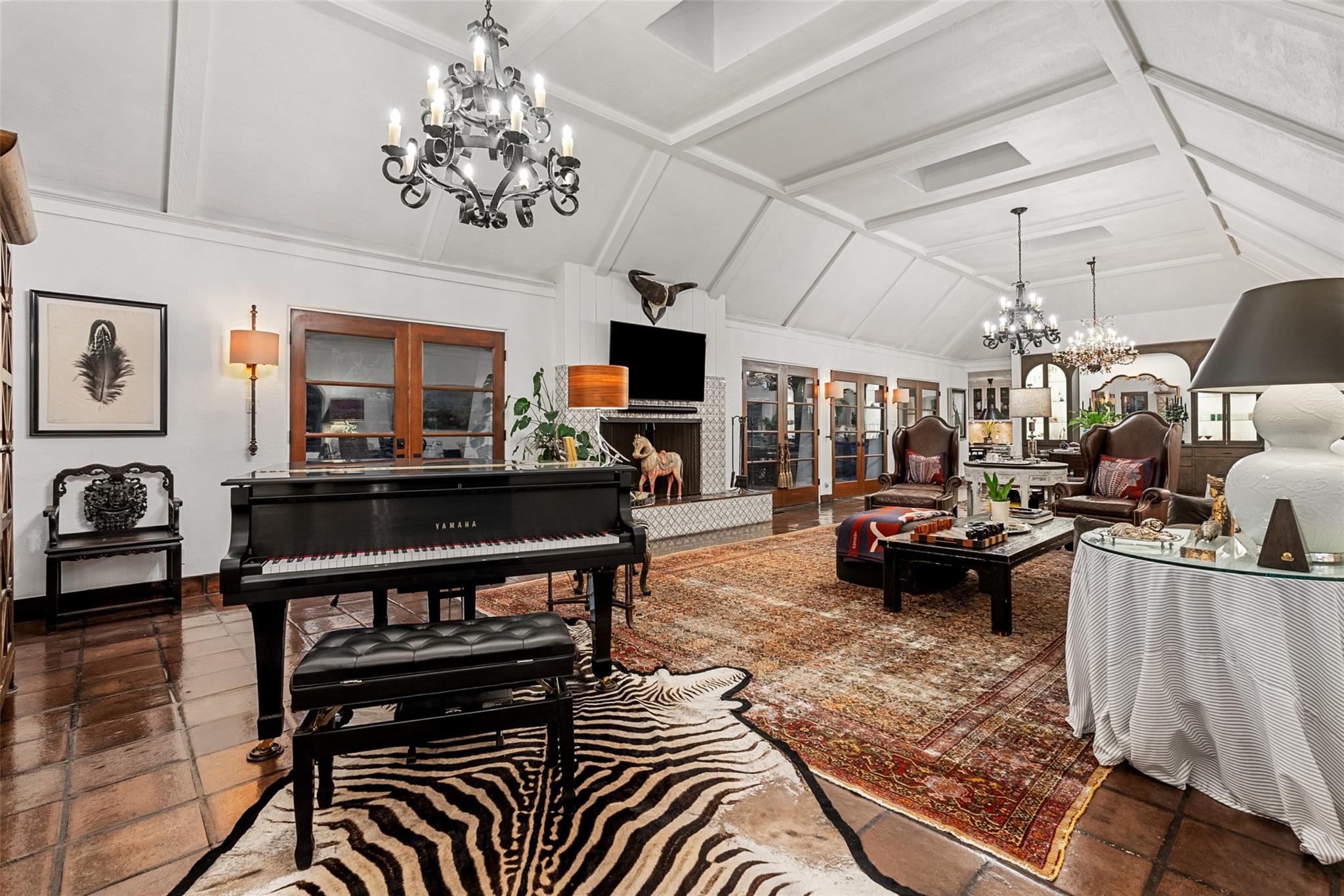 429 Sunfish St, Lakeway, TX 78734