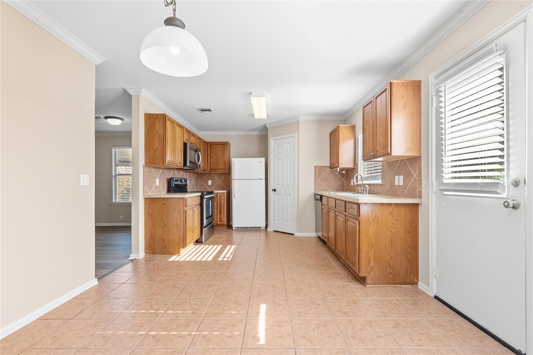 172 Coreopsis Cv, Kyle, TX 78640