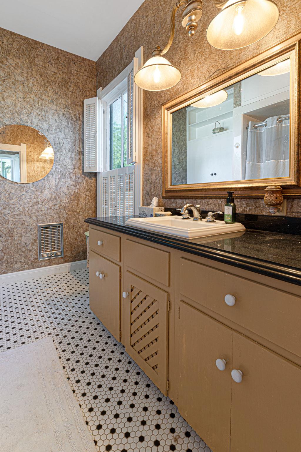 106 S Howe St, Lampasas, TX 76550