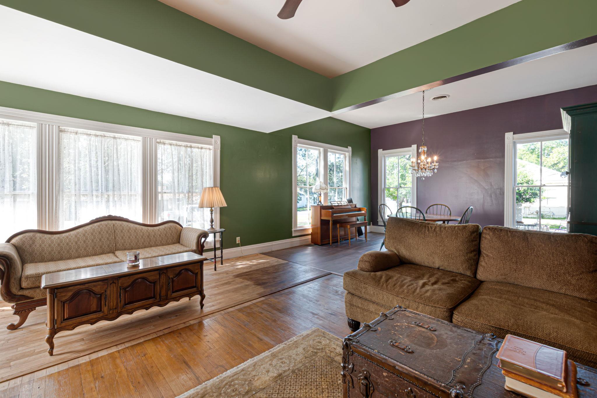 106 S Howe St, Lampasas, TX 76550