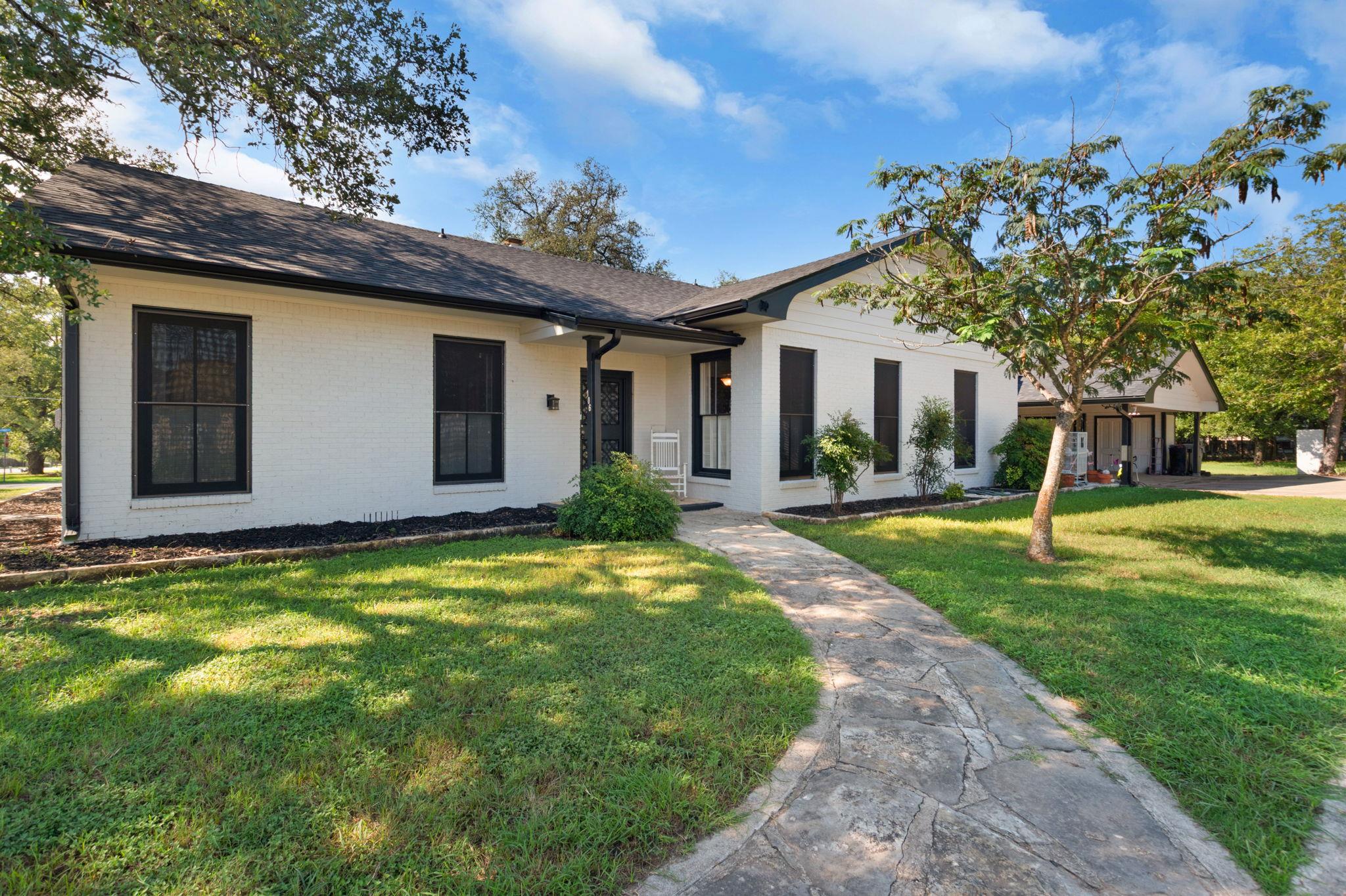 106 S Howe St, Lampasas, TX 76550