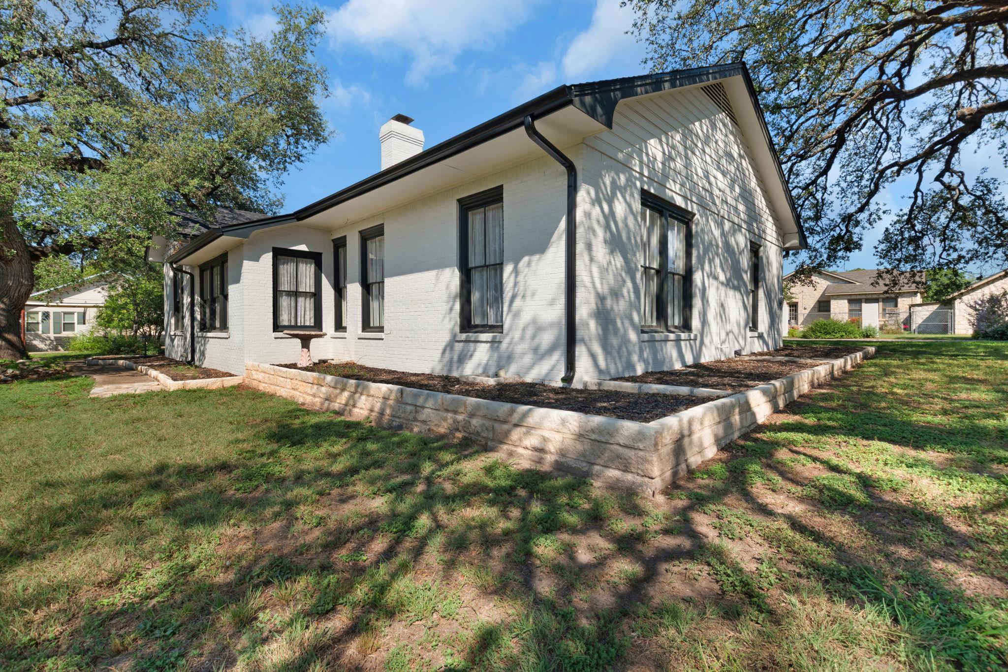 106 S Howe St, Lampasas, TX 76550