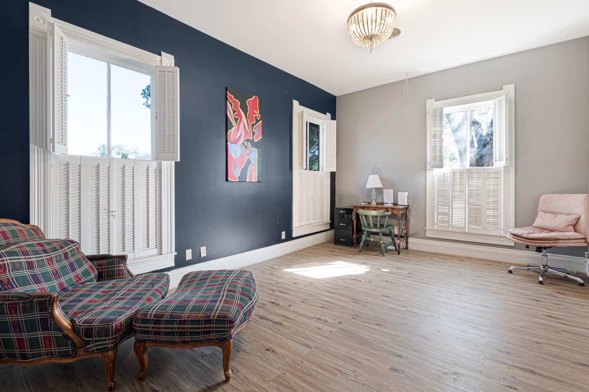 106 S Howe St, Lampasas, TX 76550