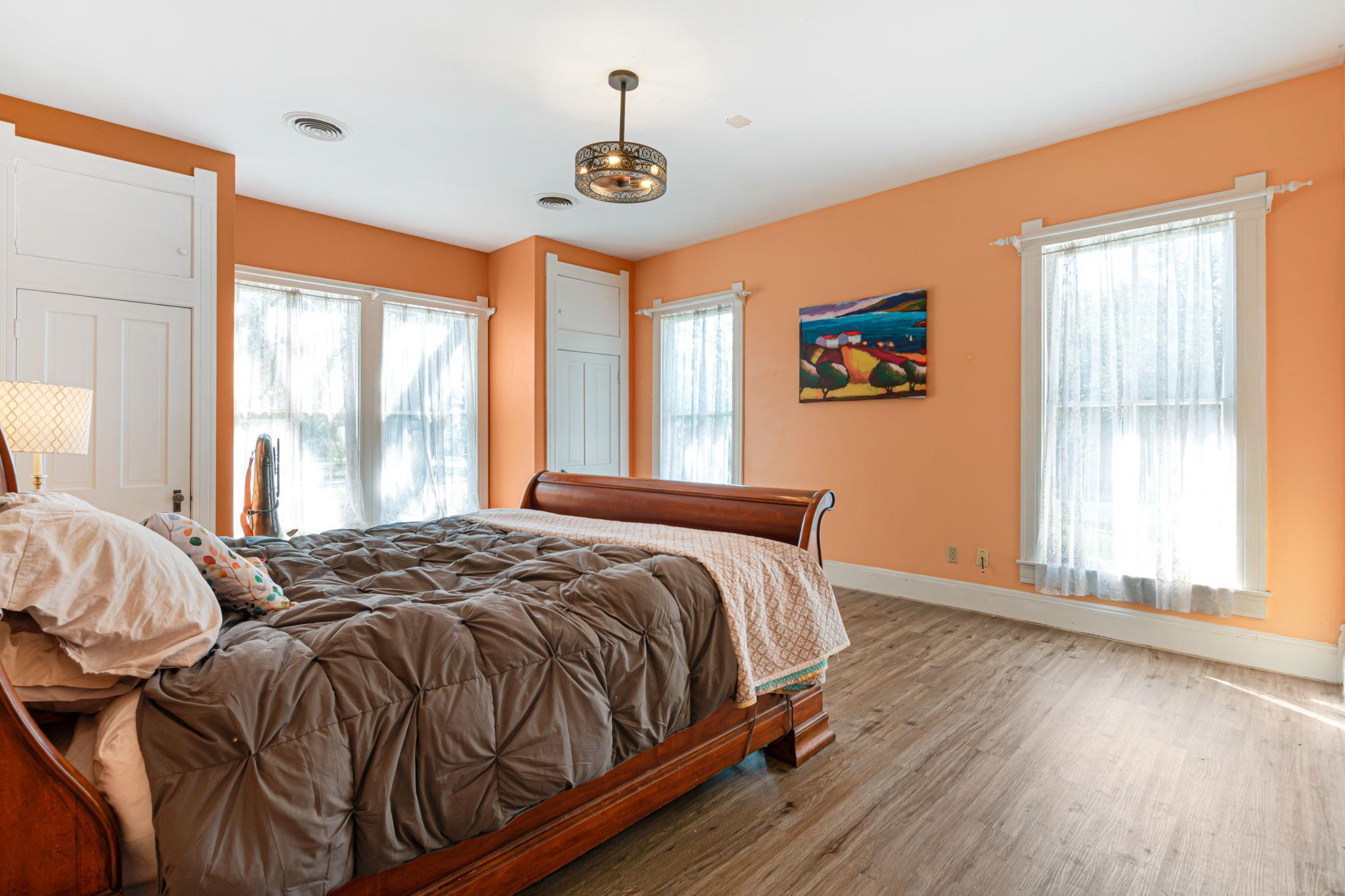 106 S Howe St, Lampasas, TX 76550