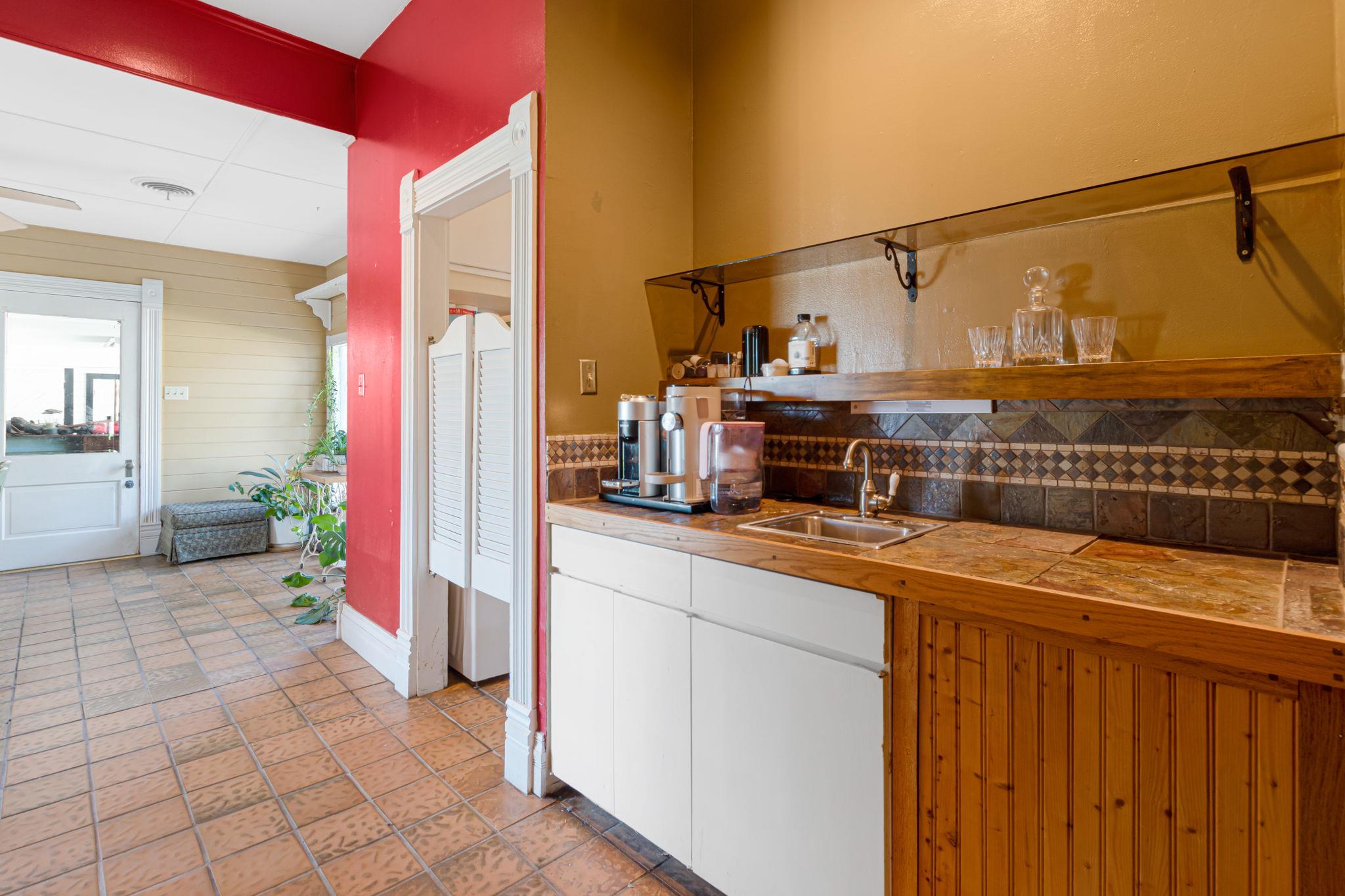 106 S Howe St, Lampasas, TX 76550