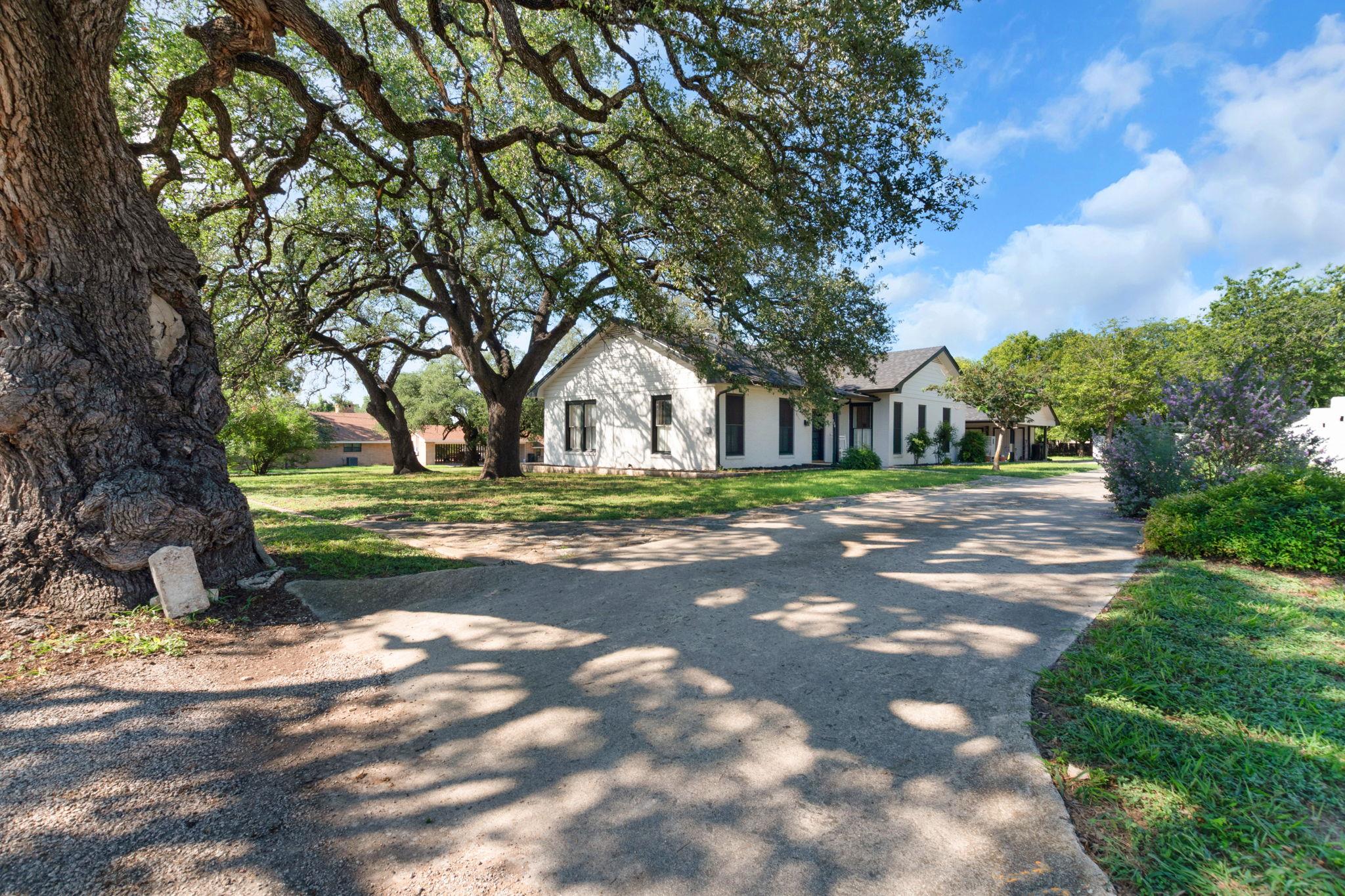 106 S Howe St, Lampasas, TX 76550