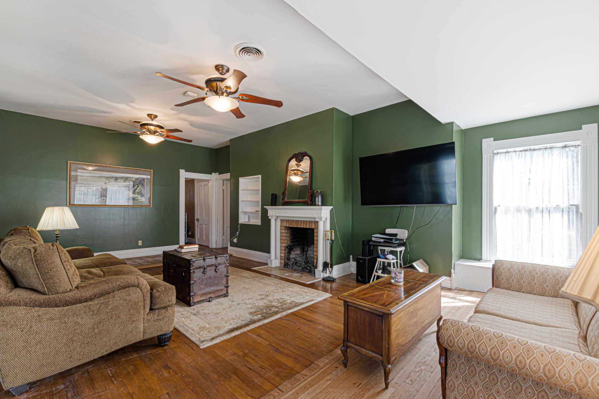 106 S Howe St, Lampasas, TX 76550