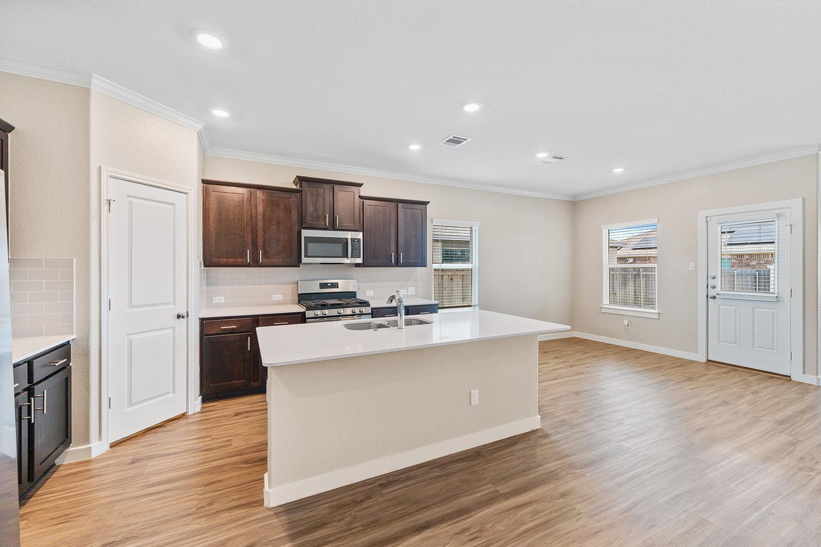 305 Arnage Dr, Hutto, TX 78634