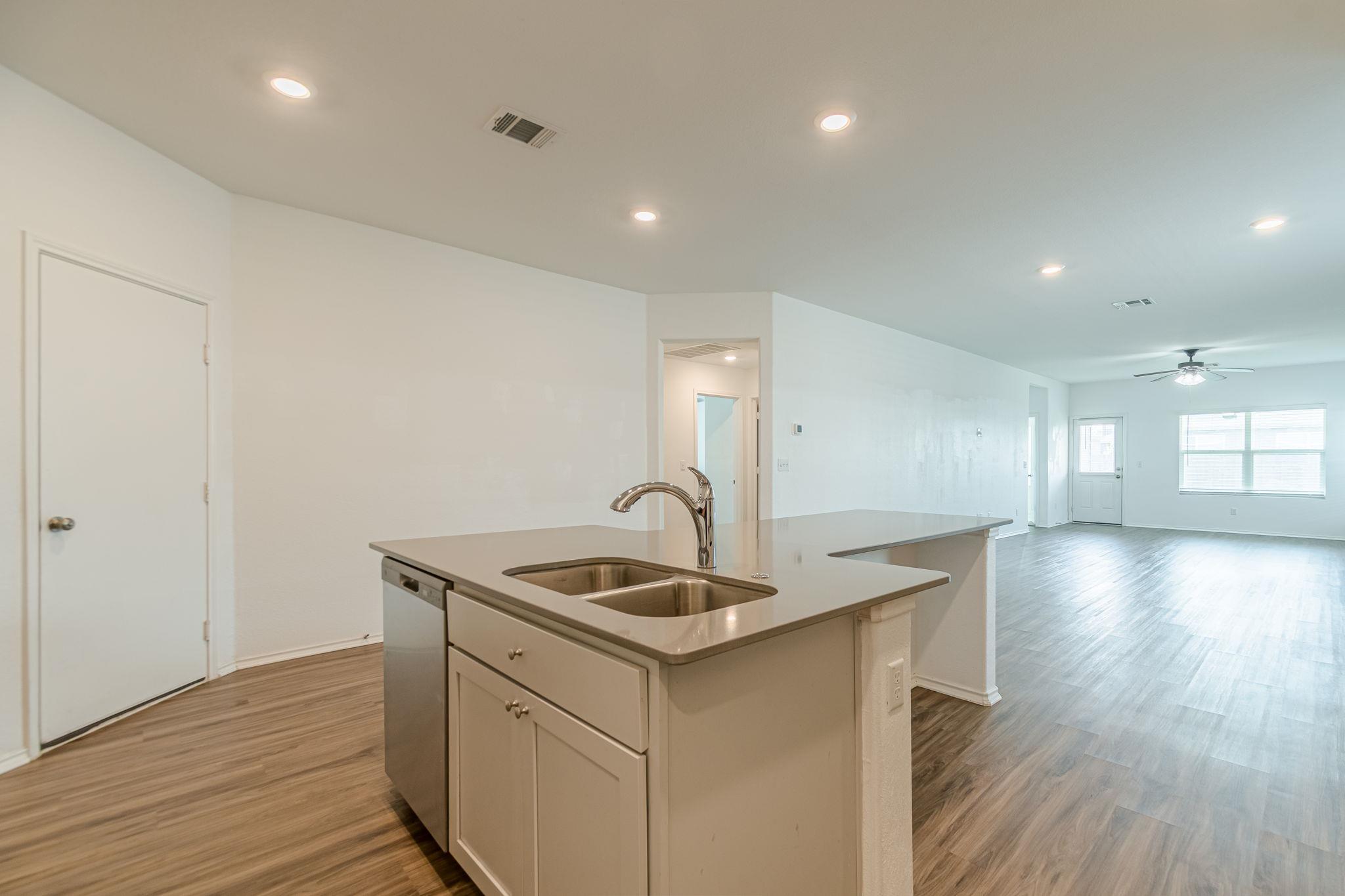 341 Escondido Cir, San Marcos, TX 78666