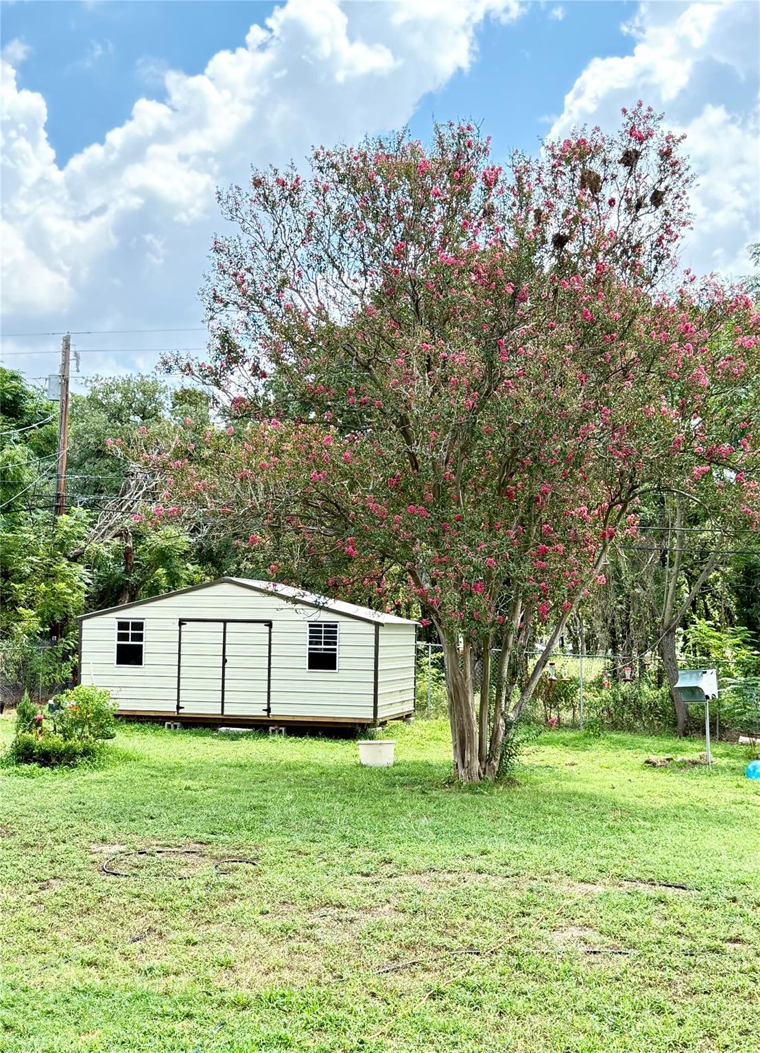 2203 Post Oak Rd, Rockdale, TX 76567