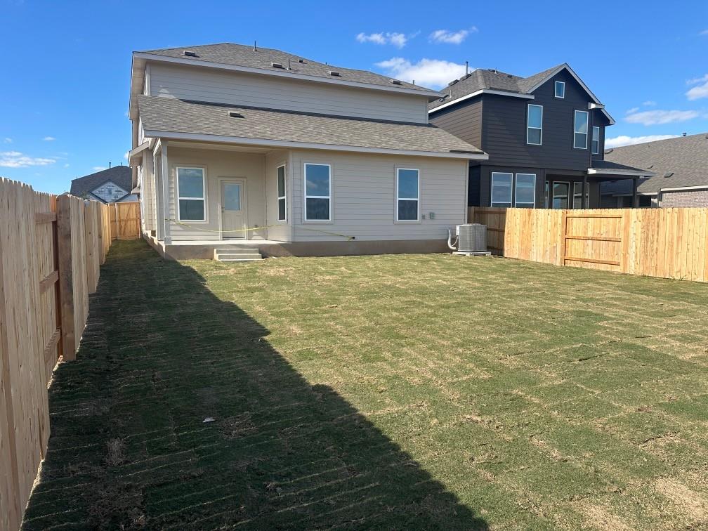 13821 Tucker Hedge Pass, Elgin, TX 78621