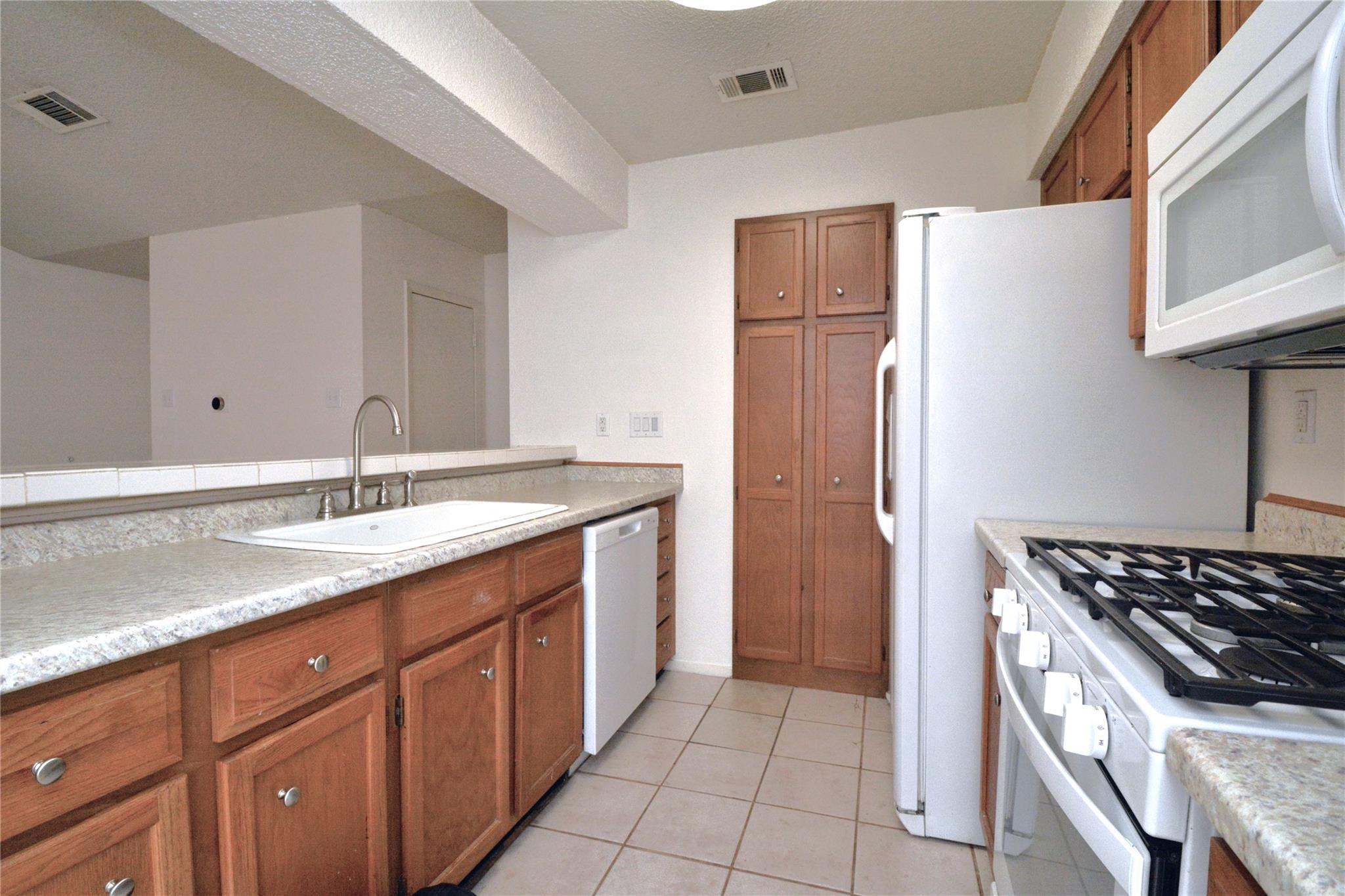 3839 Dry Creek Dr # 220, Austin, TX 78731