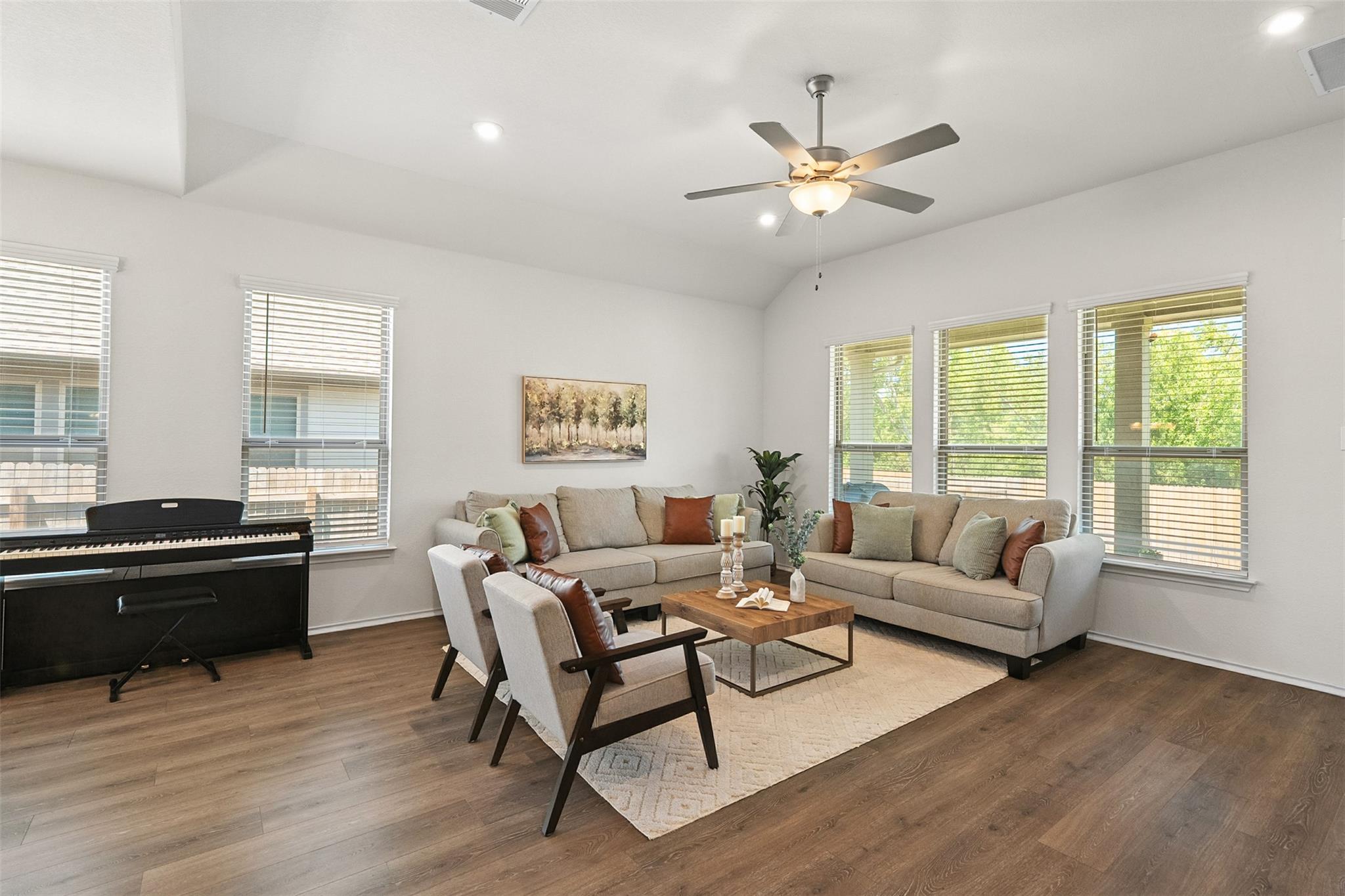 211 Brookside St, Hutto, TX 78634