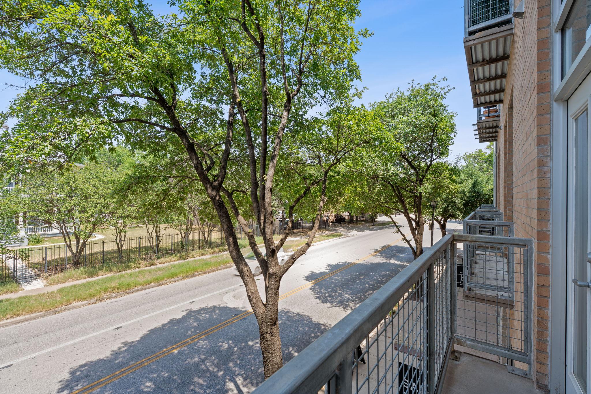1601 E Cesar Chavez St # 104, Austin, TX 78702