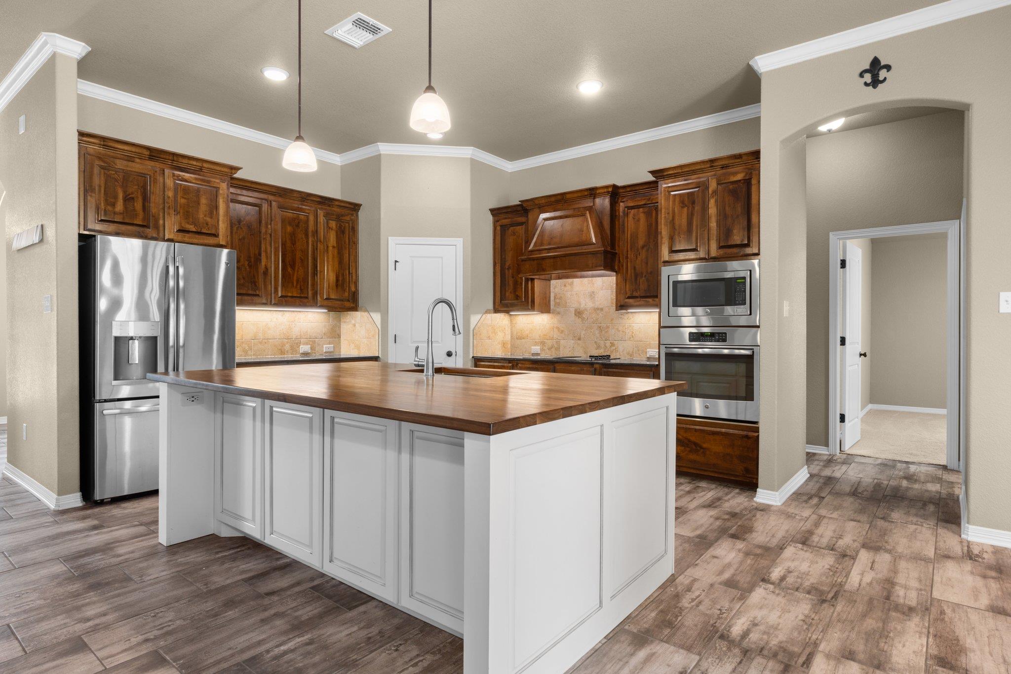 11066 La Paloma Loop E, Salado, TX 76571