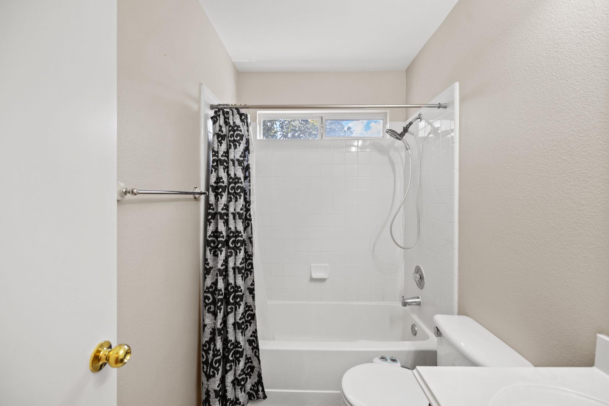 413 Clarks Way, Hutto, TX 78634