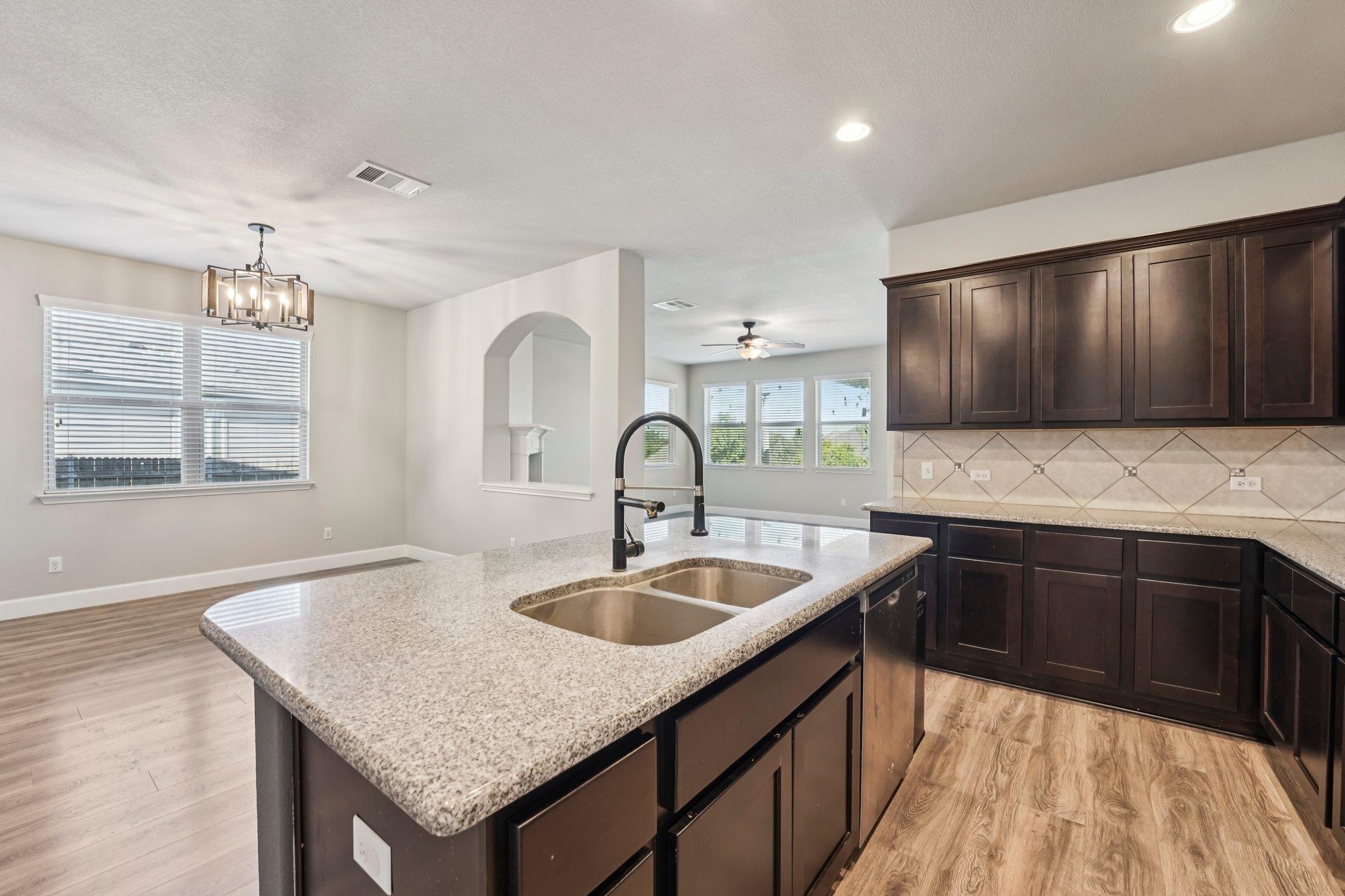 210 Dowdy Cv, Hutto, TX 78634