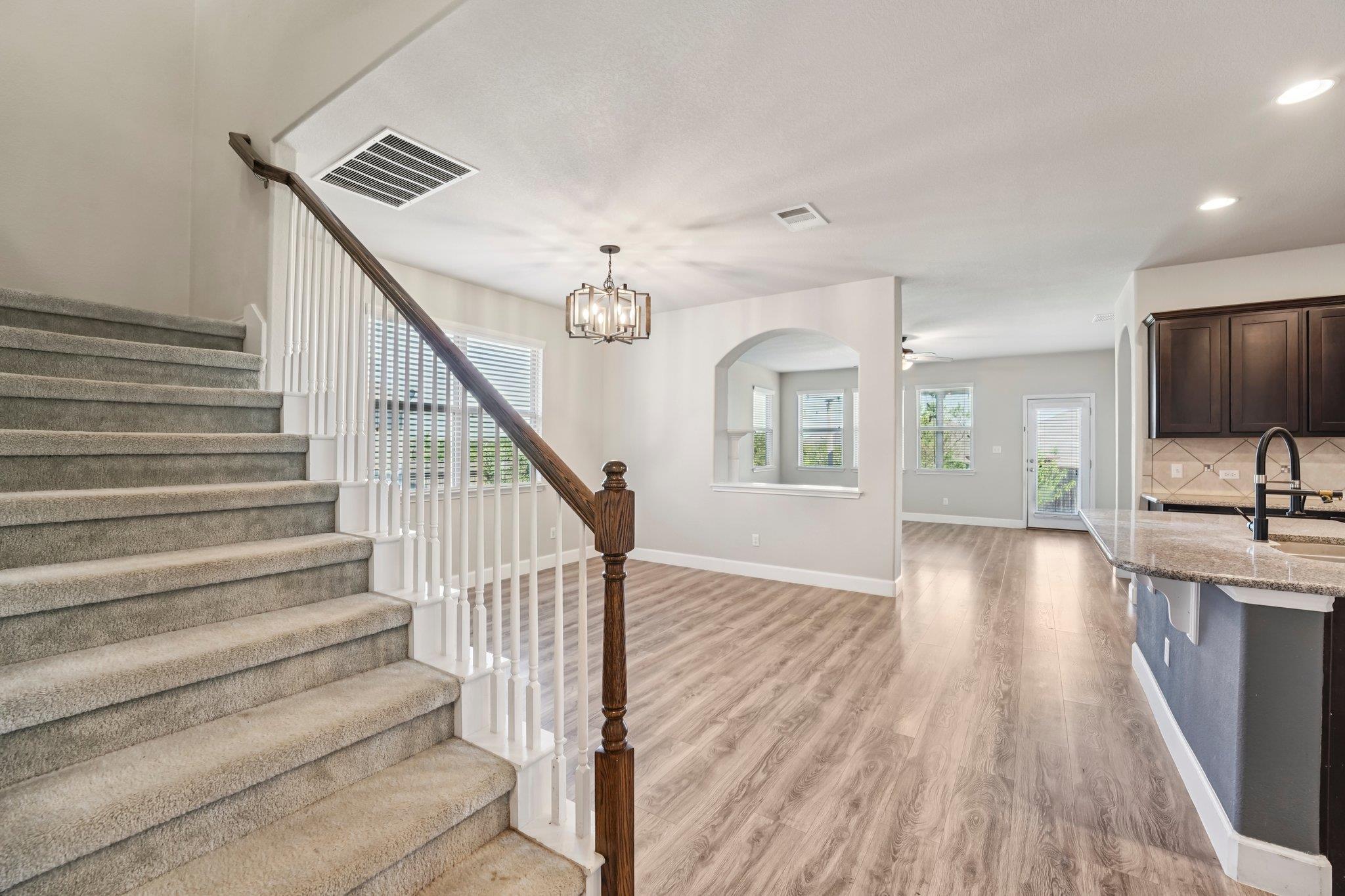 210 Dowdy Cv, Hutto, TX 78634