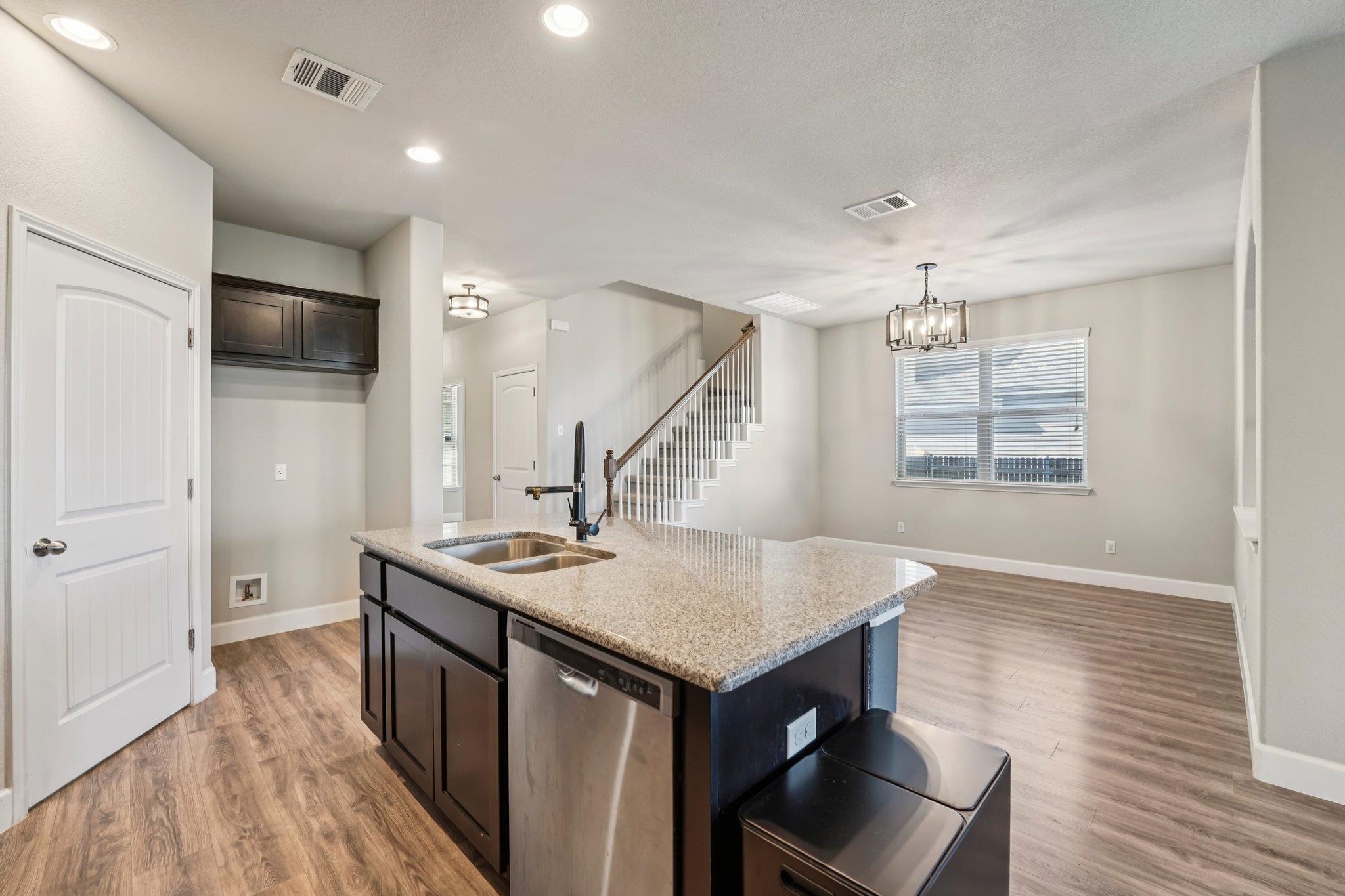 210 Dowdy Cv, Hutto, TX 78634