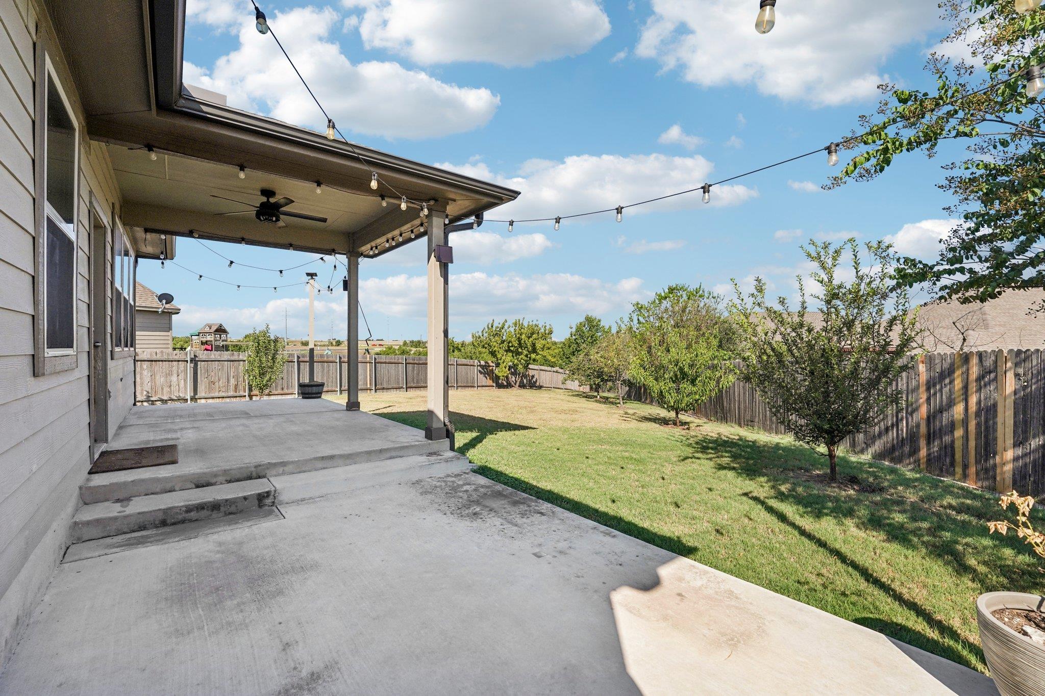 210 Dowdy Cv, Hutto, TX 78634