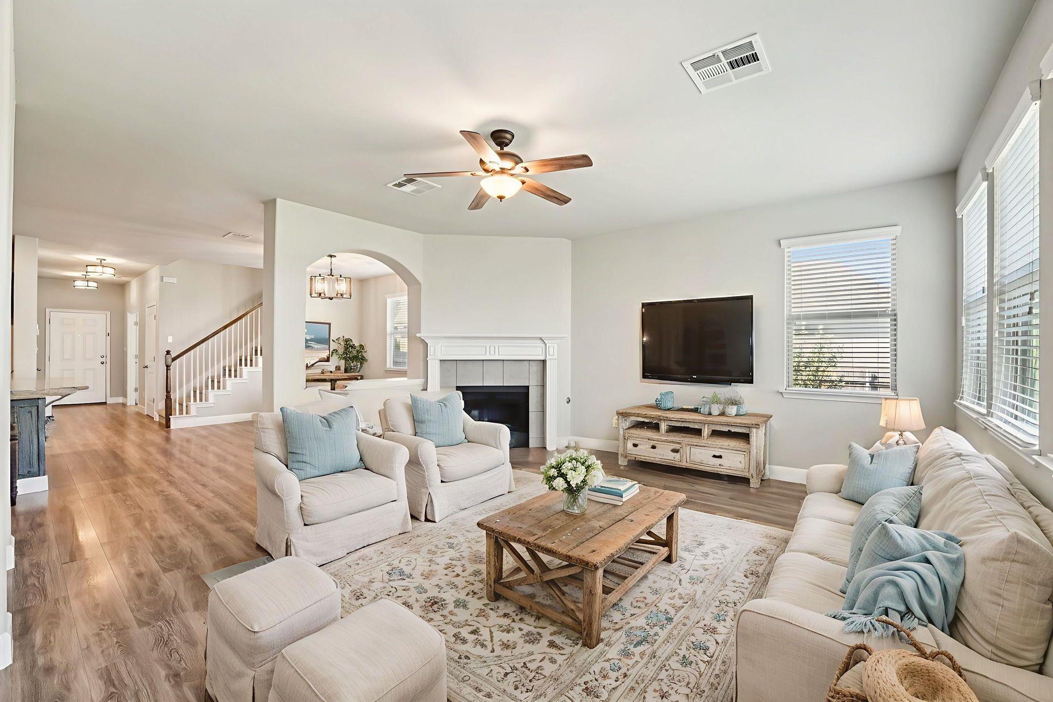 210 Dowdy Cv, Hutto, TX 78634