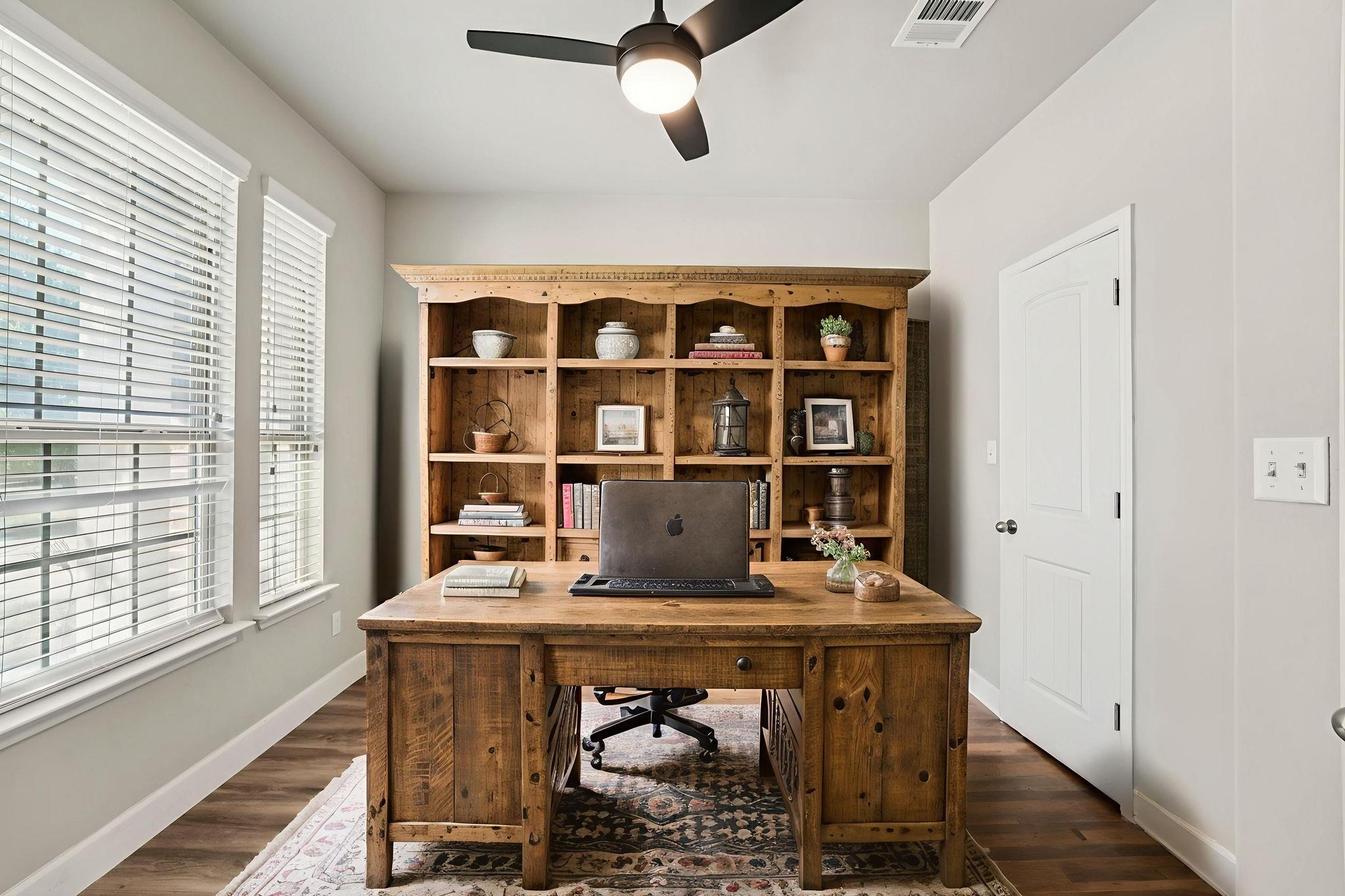 210 Dowdy Cv, Hutto, TX 78634