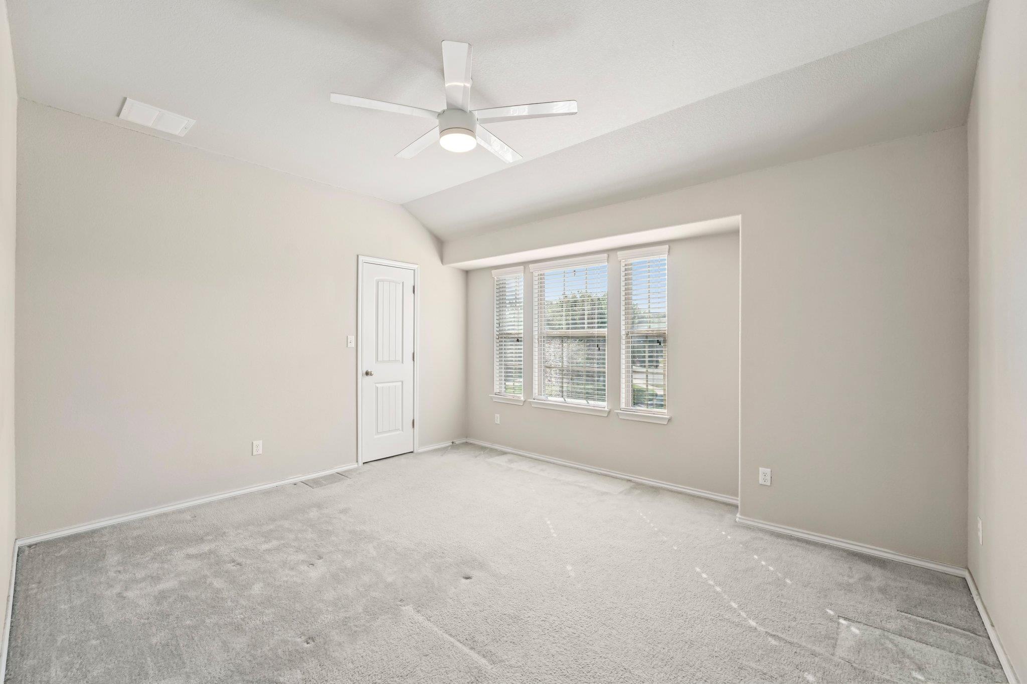 210 Dowdy Cv, Hutto, TX 78634