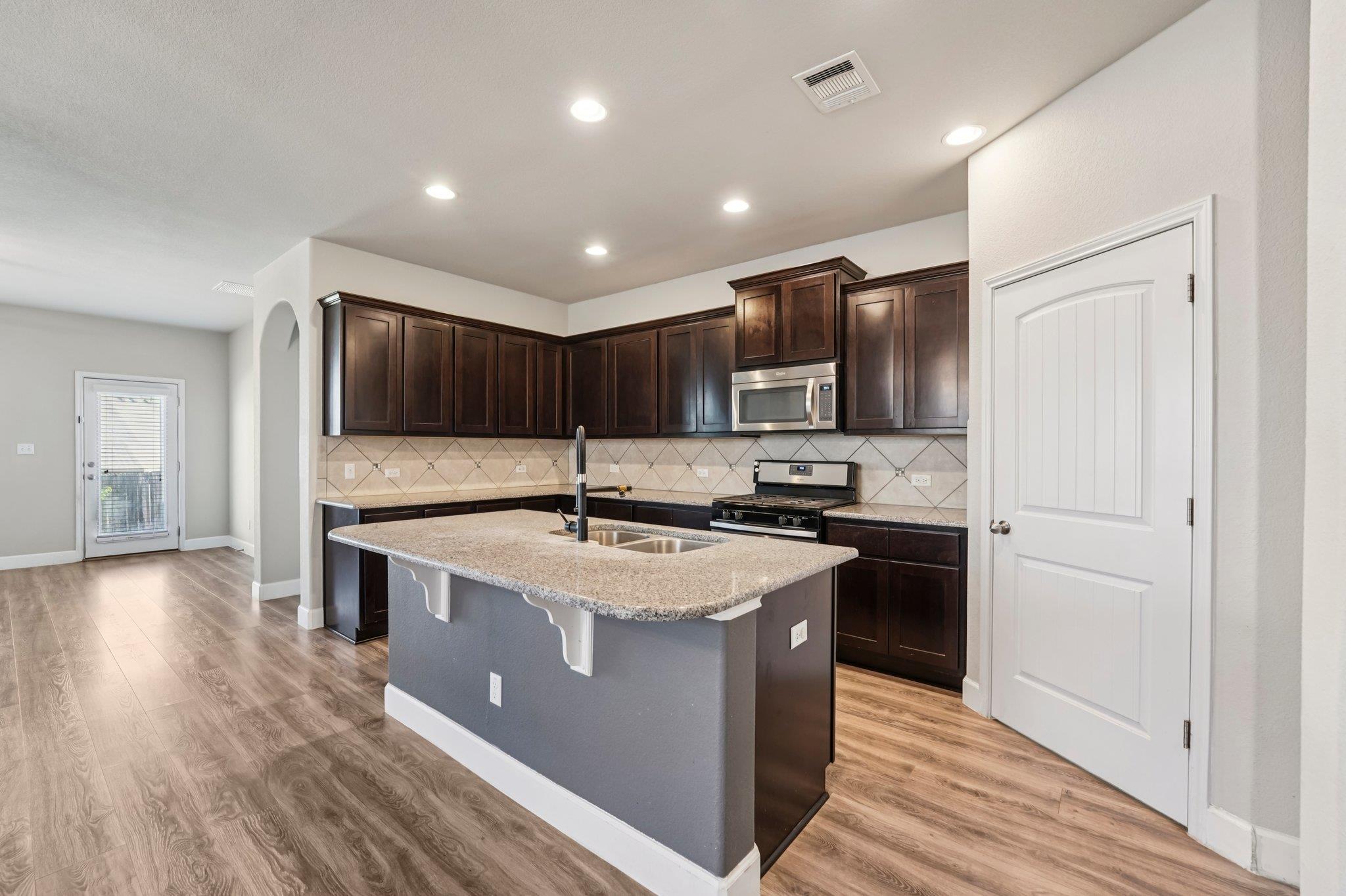 210 Dowdy Cv, Hutto, TX 78634